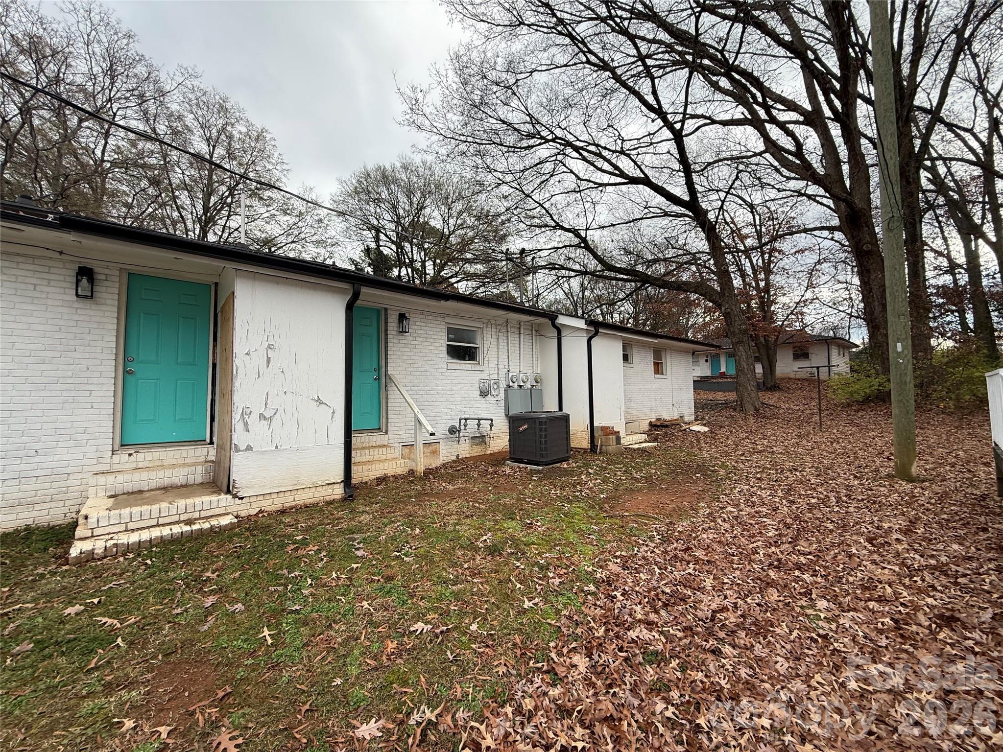 2427 Carmine Street Property Photo 6