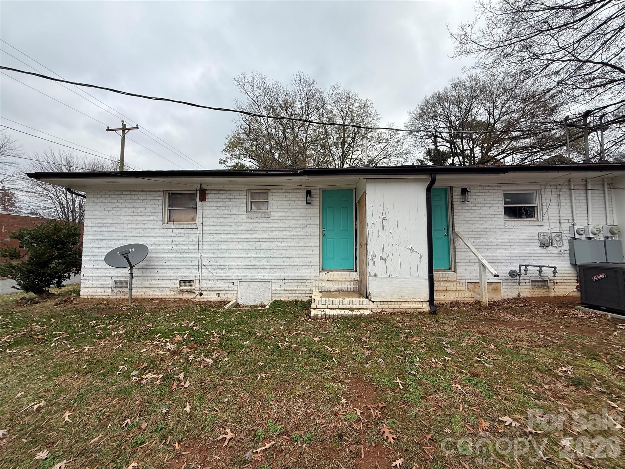 2427 Carmine Street Property Photo 7