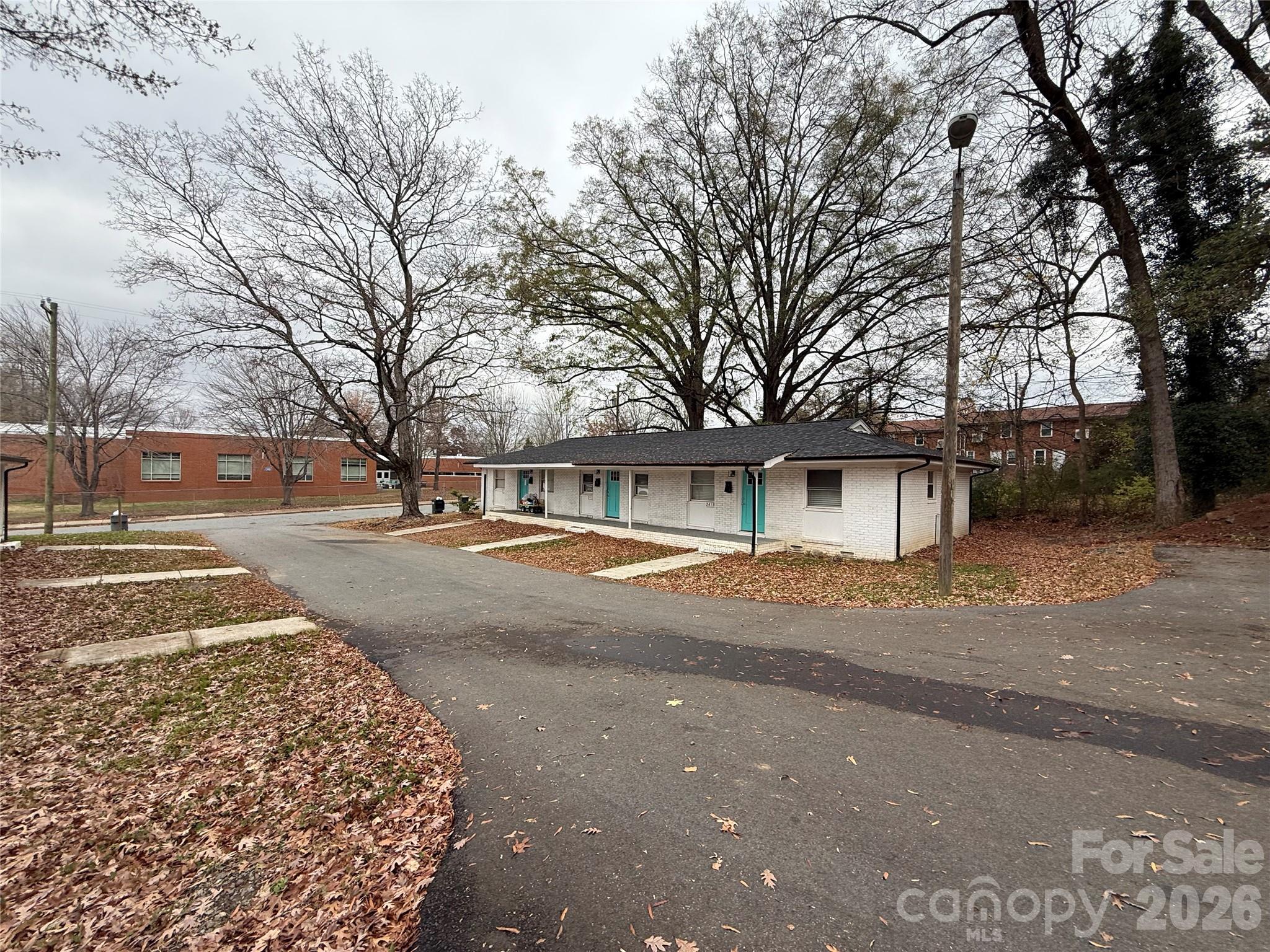 2427 Carmine Street Property Photo 10