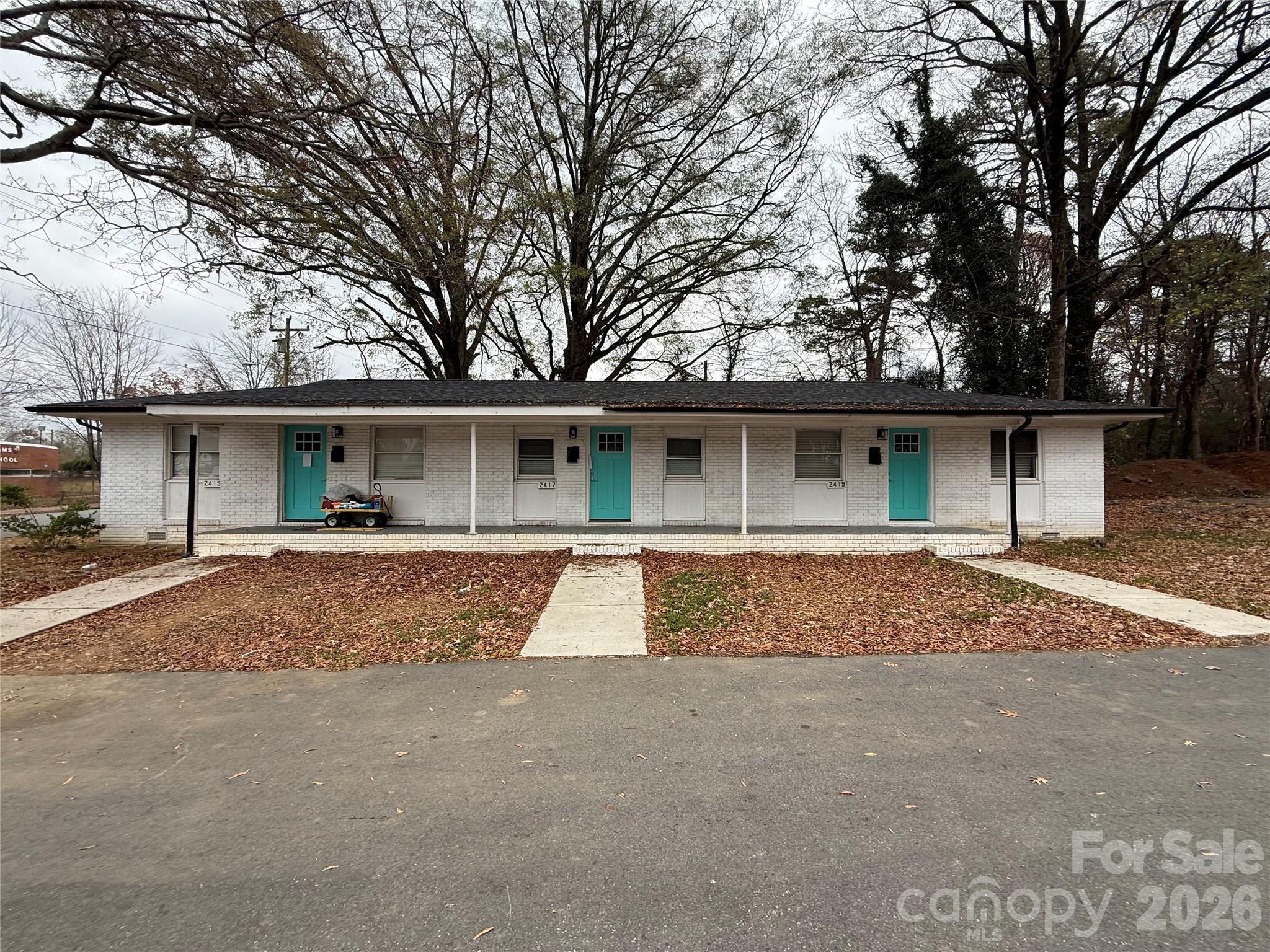 2427 Carmine Street Property Photo 13