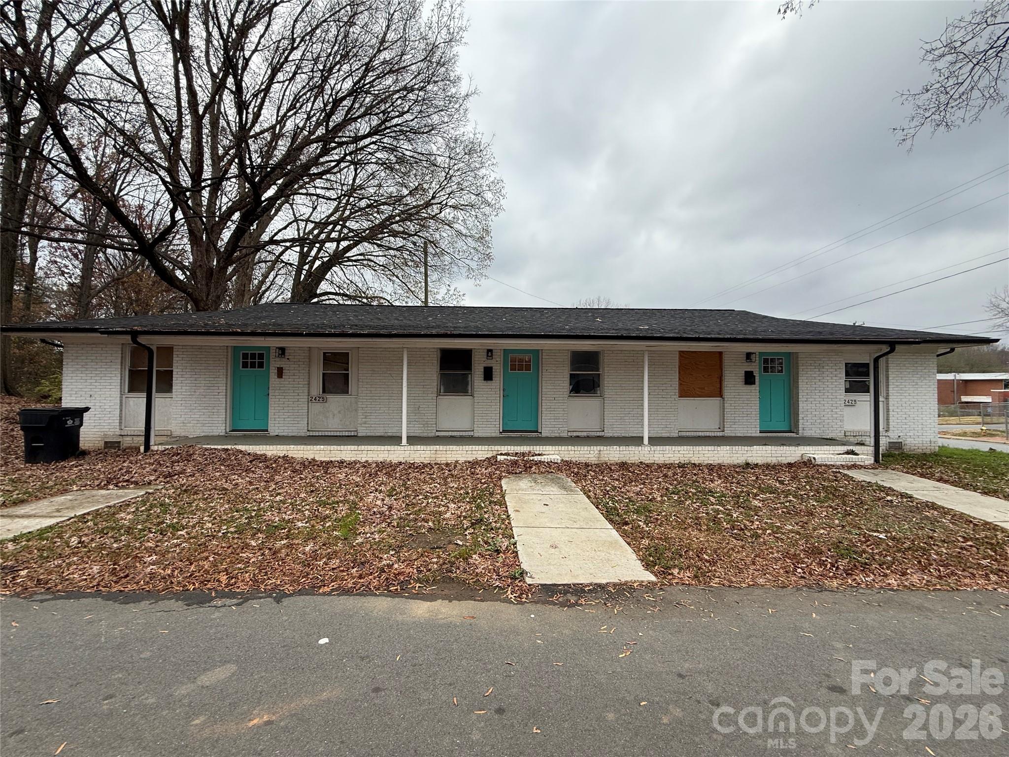 2427 Carmine Street Property Photo 14