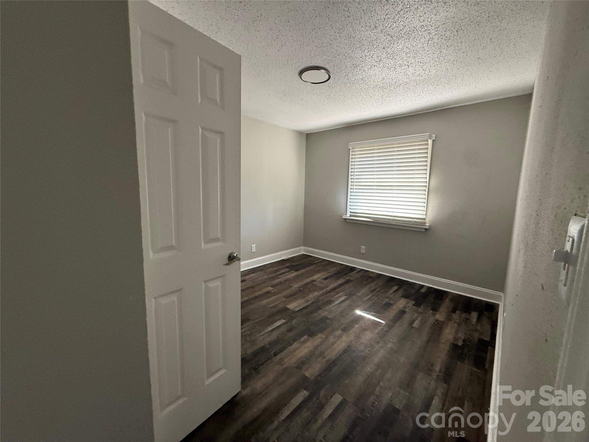 2427 Carmine Street Property Photo 17