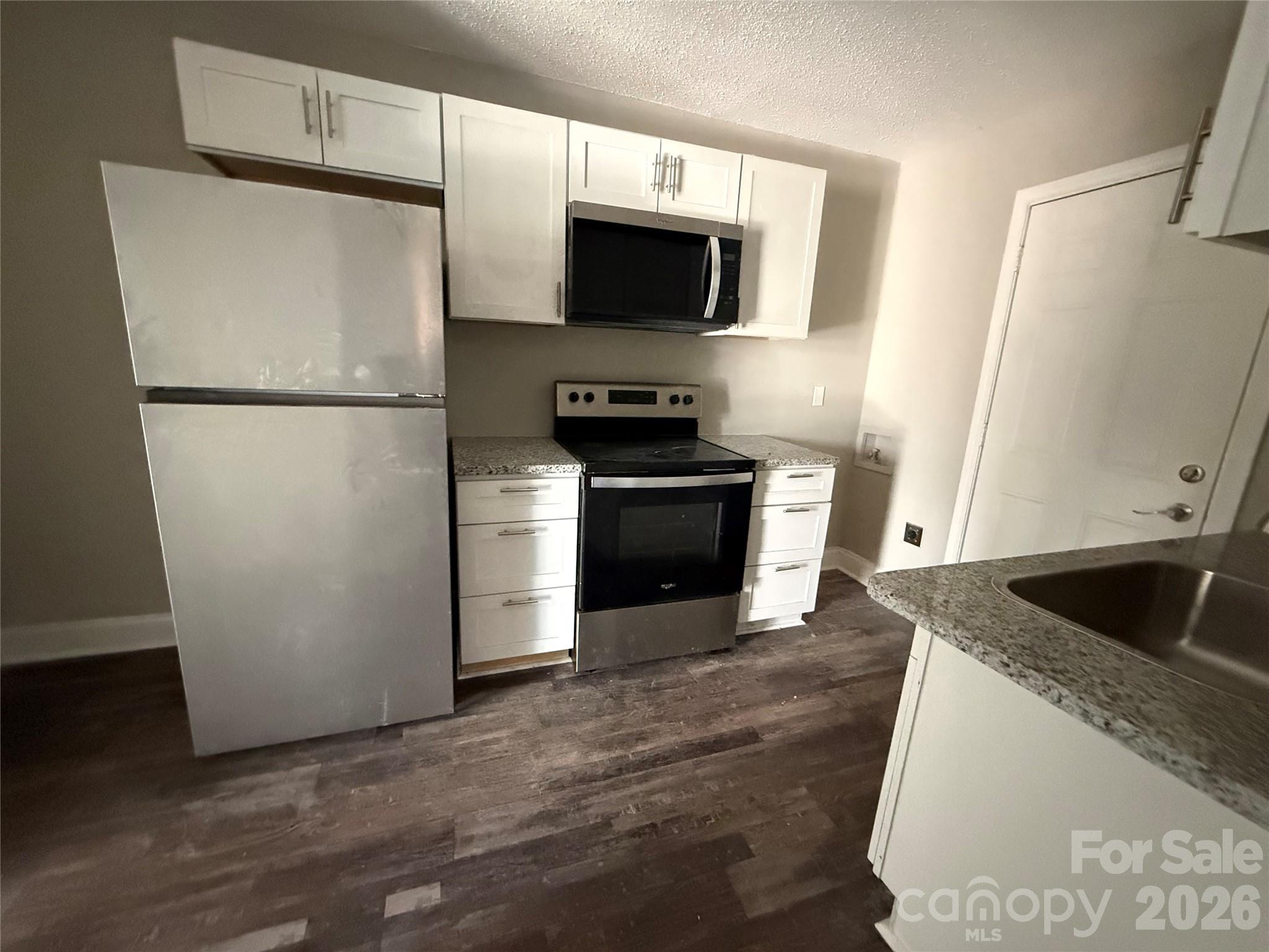 2427 Carmine Street Property Photo 21