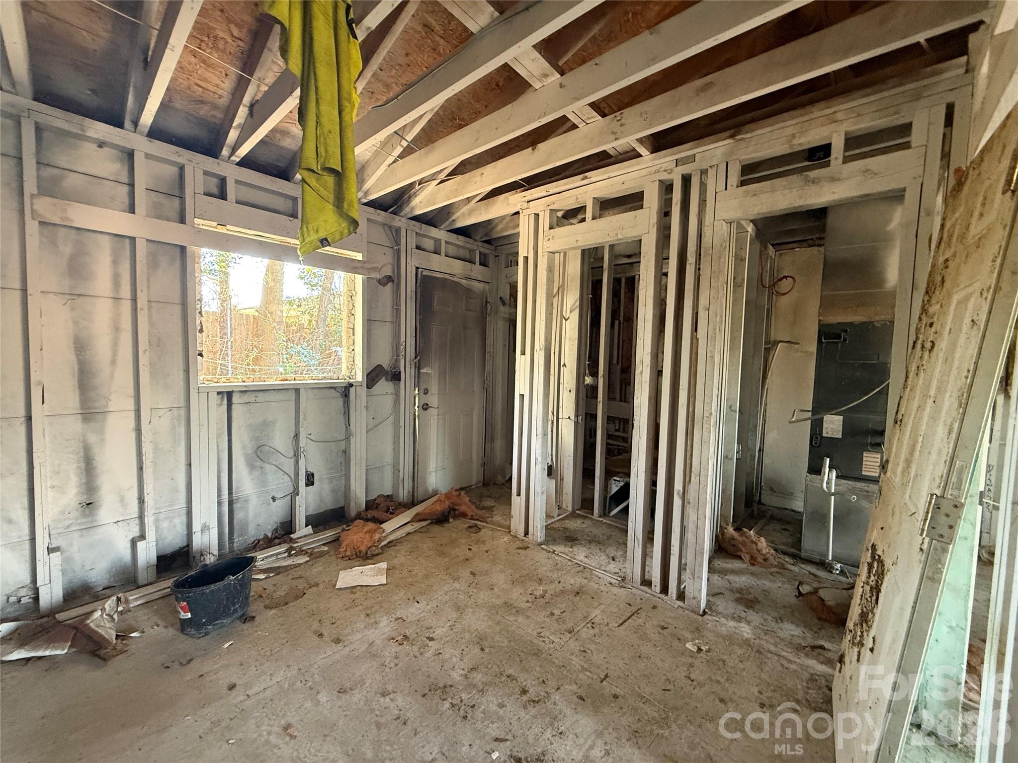 2427 Carmine Street Property Photo 27