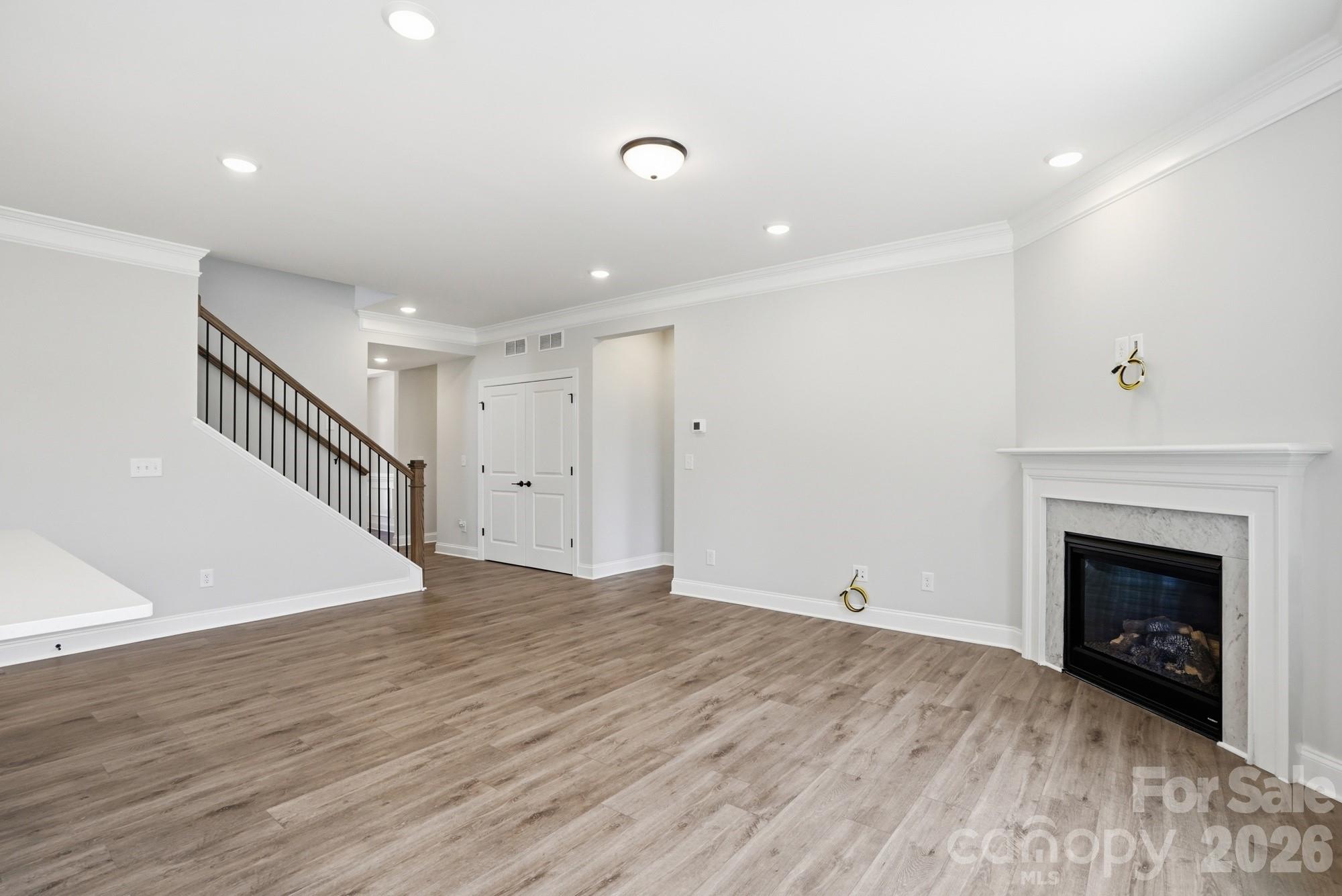122 S Dunlavin Way Property Photo 8