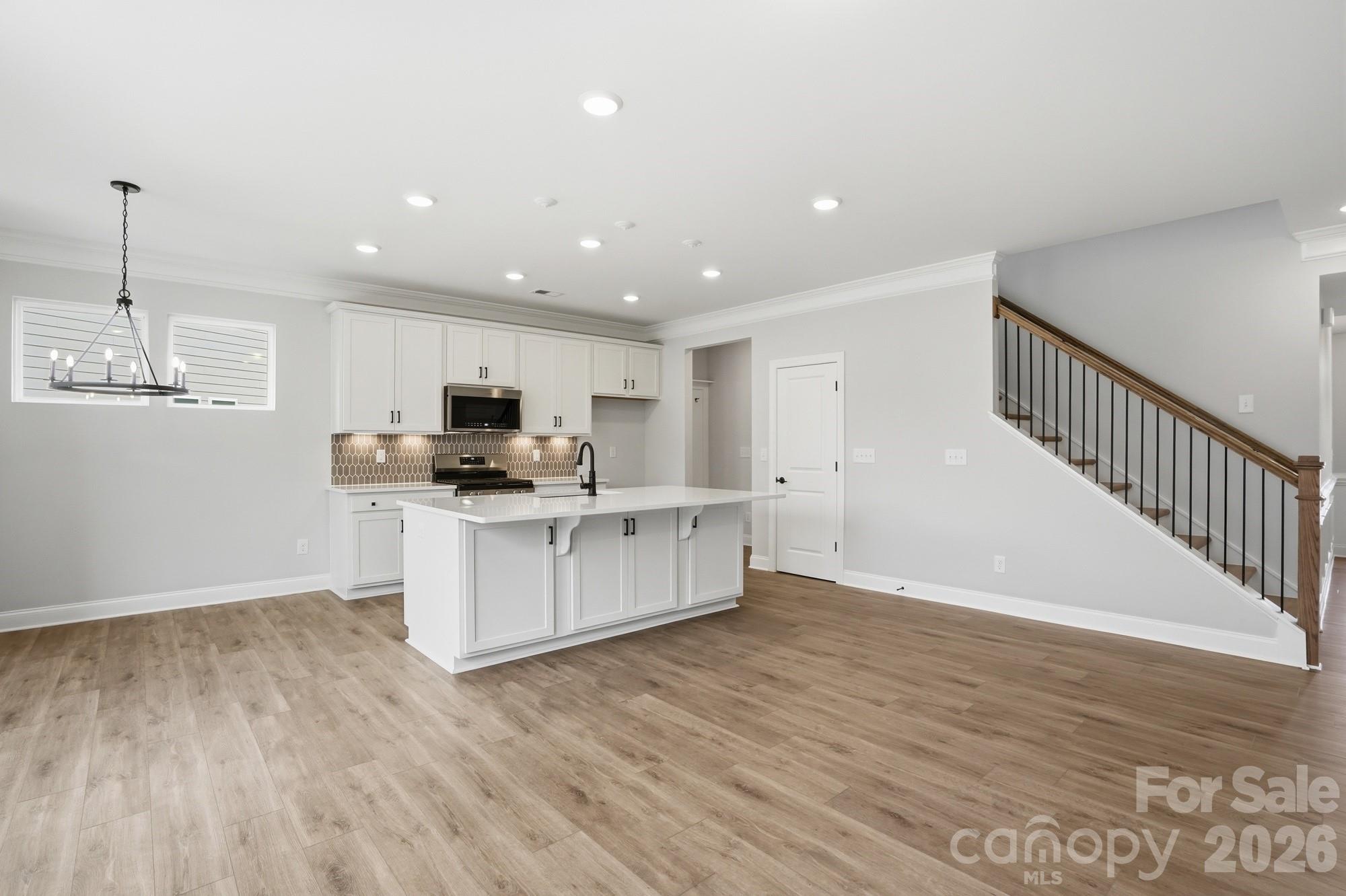 122 S Dunlavin Way Property Photo 9