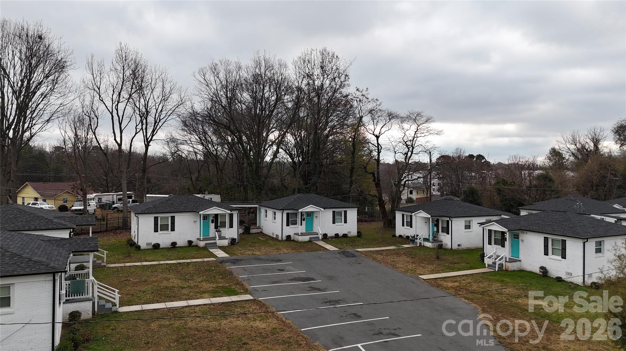 2213 Alma Court Property Photo 4