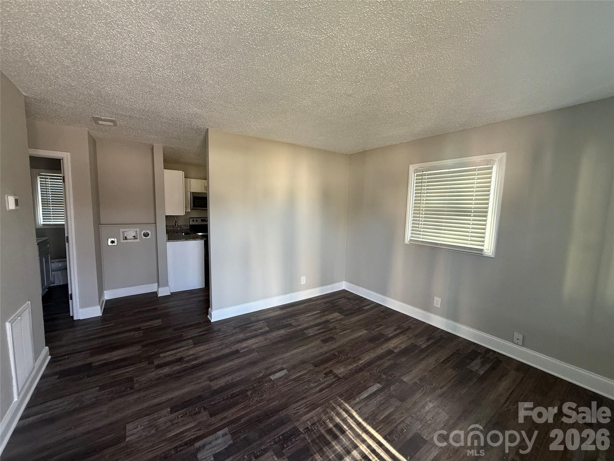 2225 Alma Court Property Photo 5