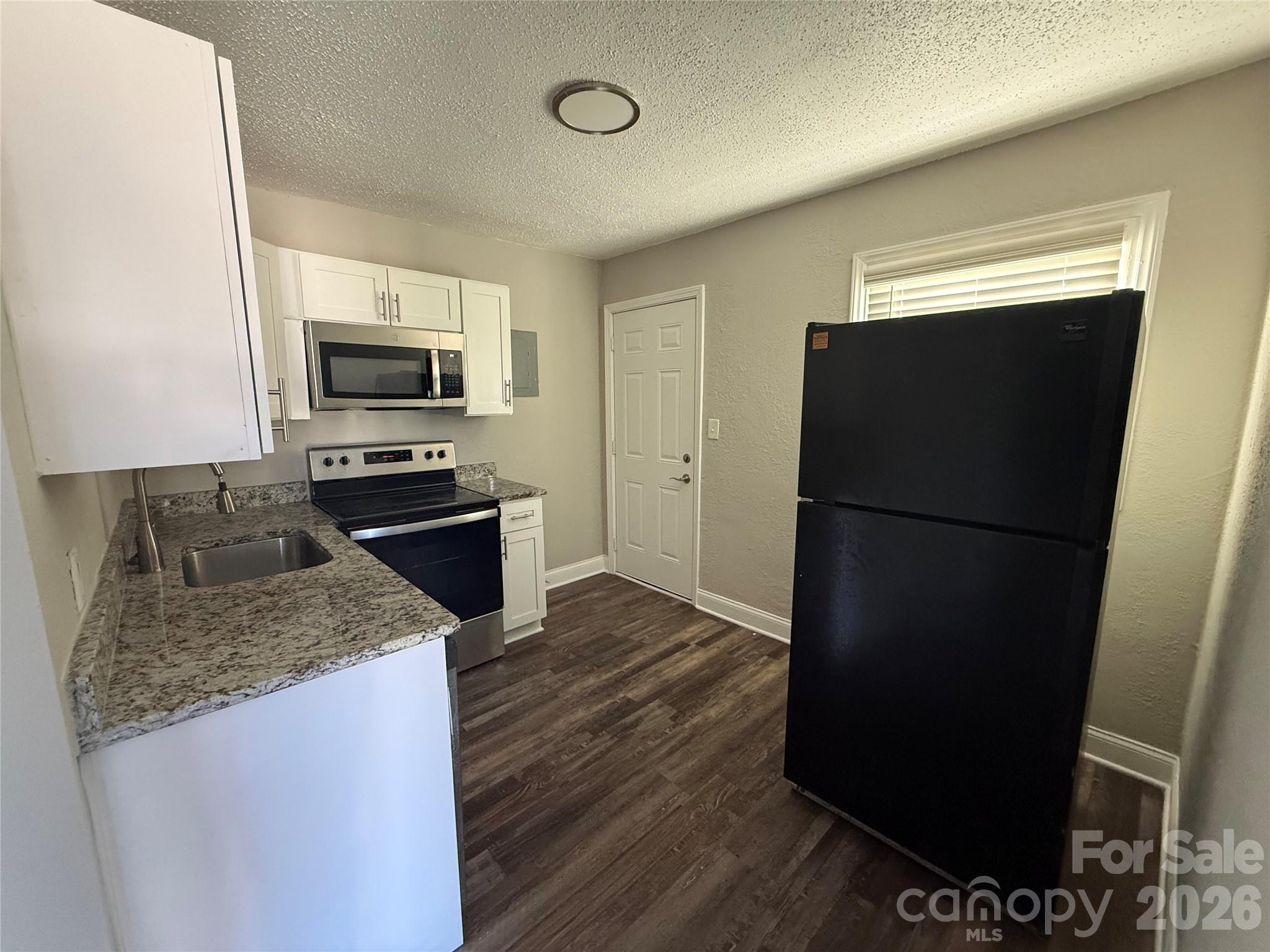 2225 Alma Court Property Photo 6