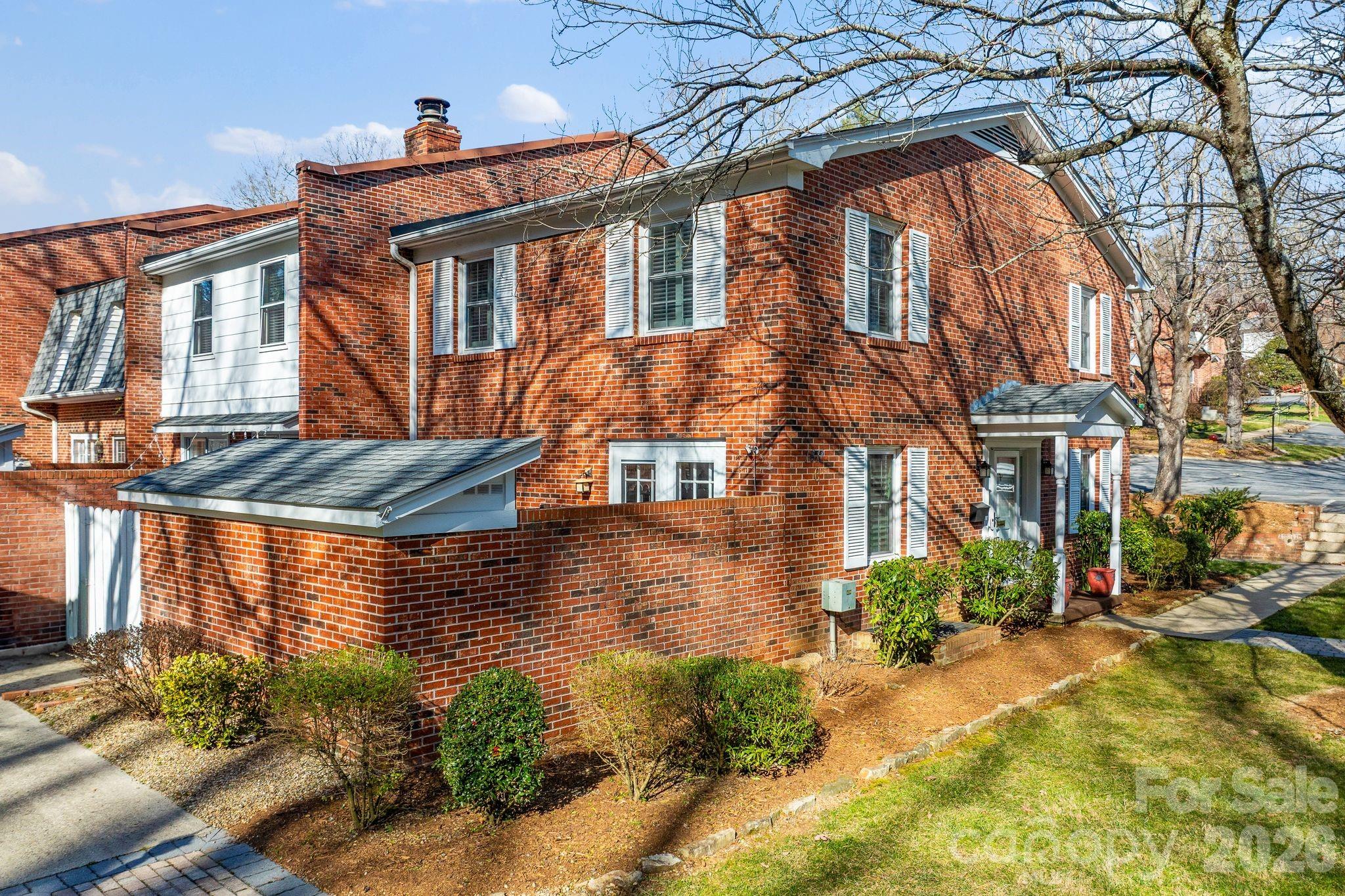 1411 Kensington Road Property Photo 4
