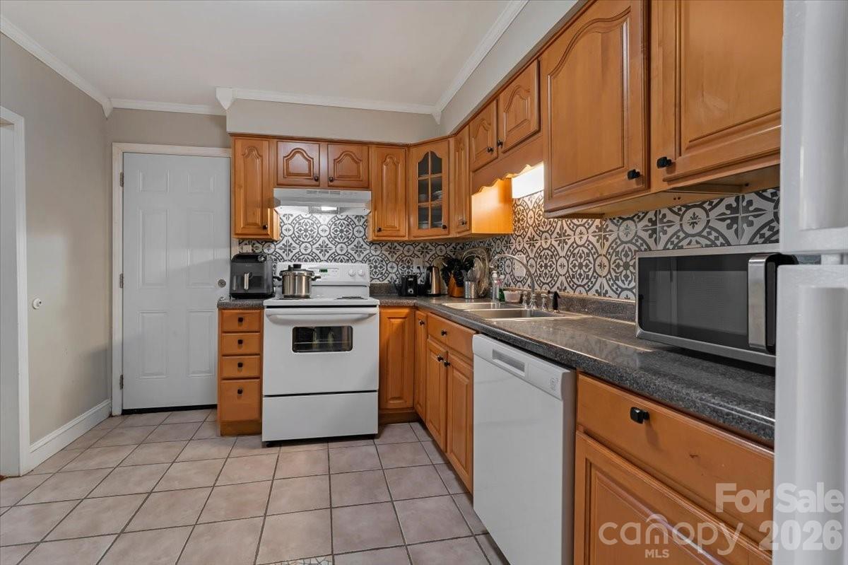 7920 Shady Oak Trail Property Photo 10