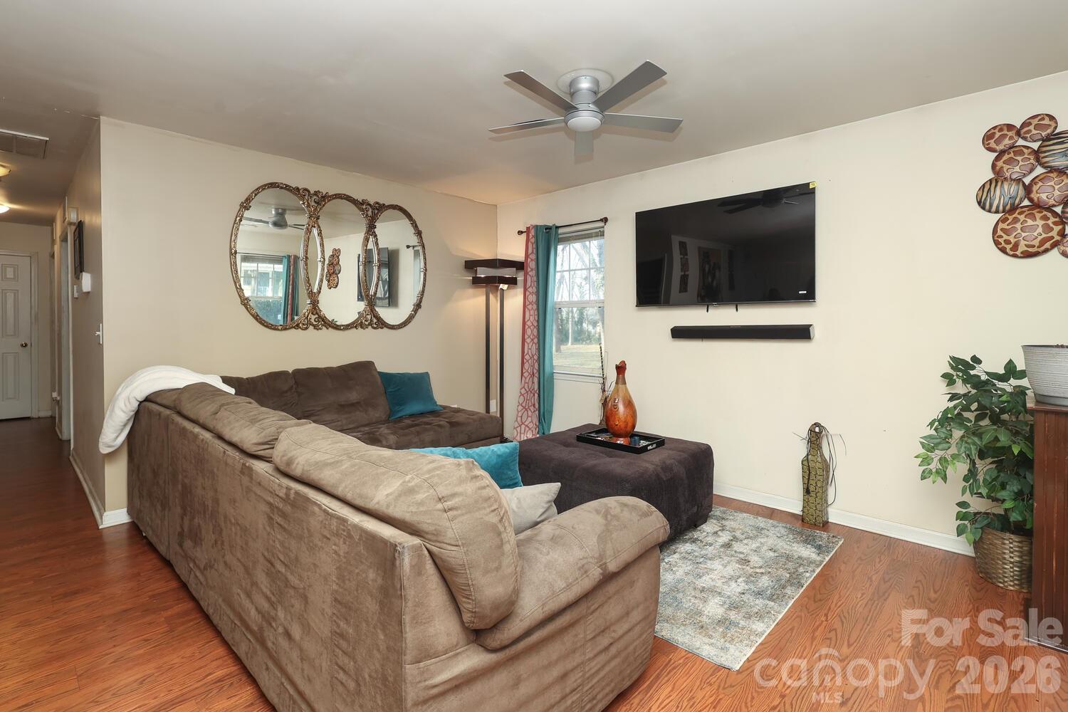 505 Campus Street Property Photo 5