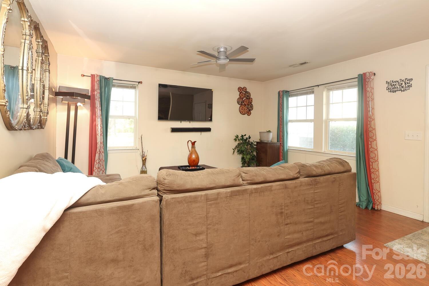 505 Campus Street Property Photo 6