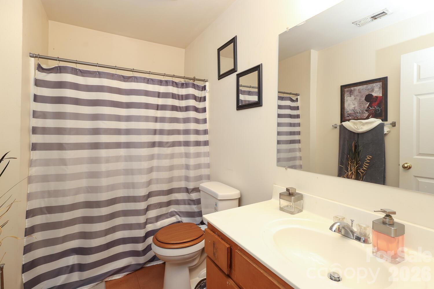505 Campus Street Property Photo 14