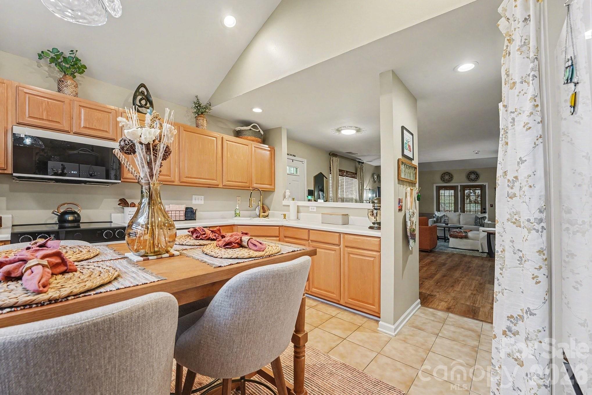 8331 Christmas Court 5401 Property Photo 6