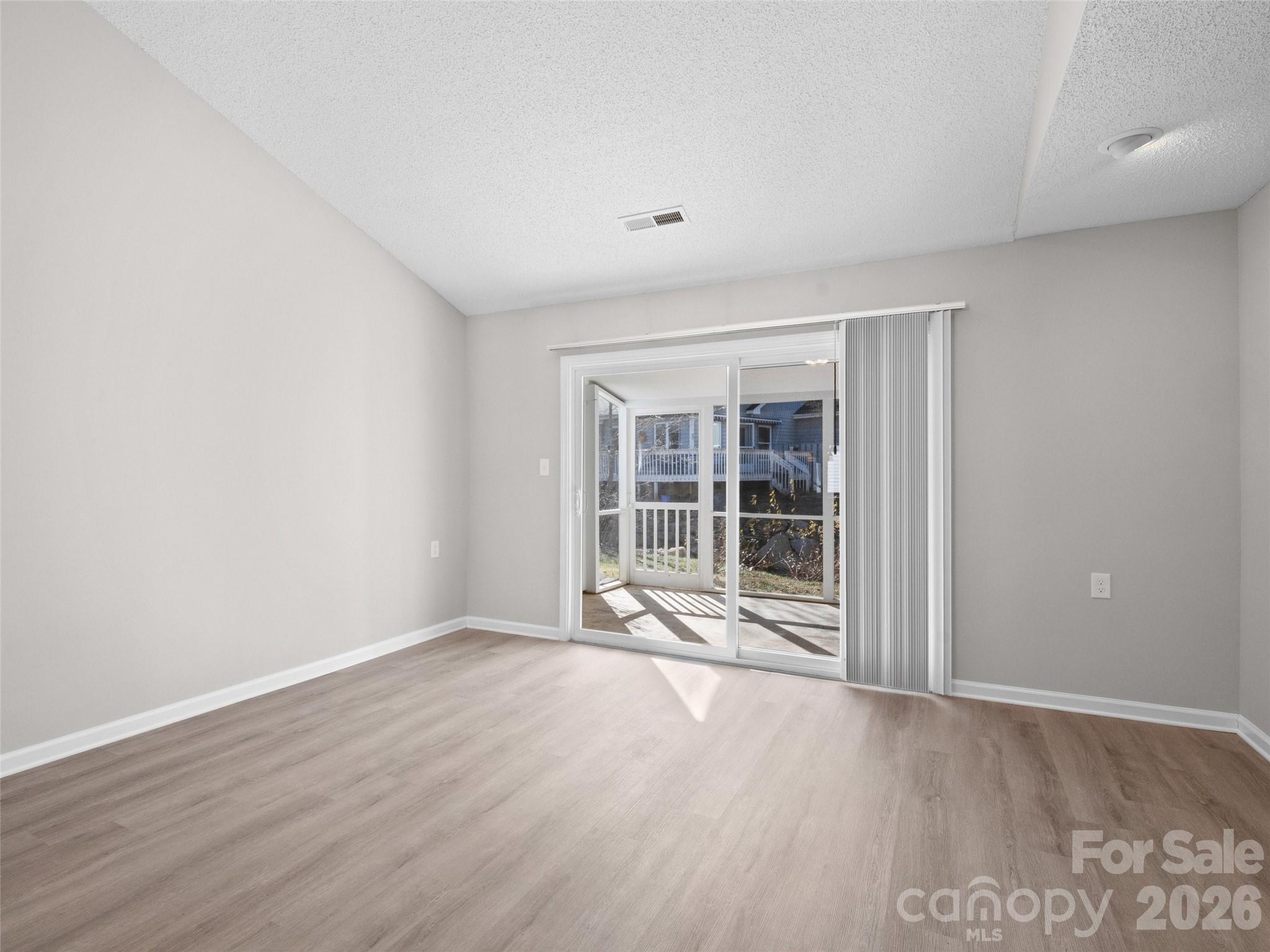 102 Llama Way Property Photo 6