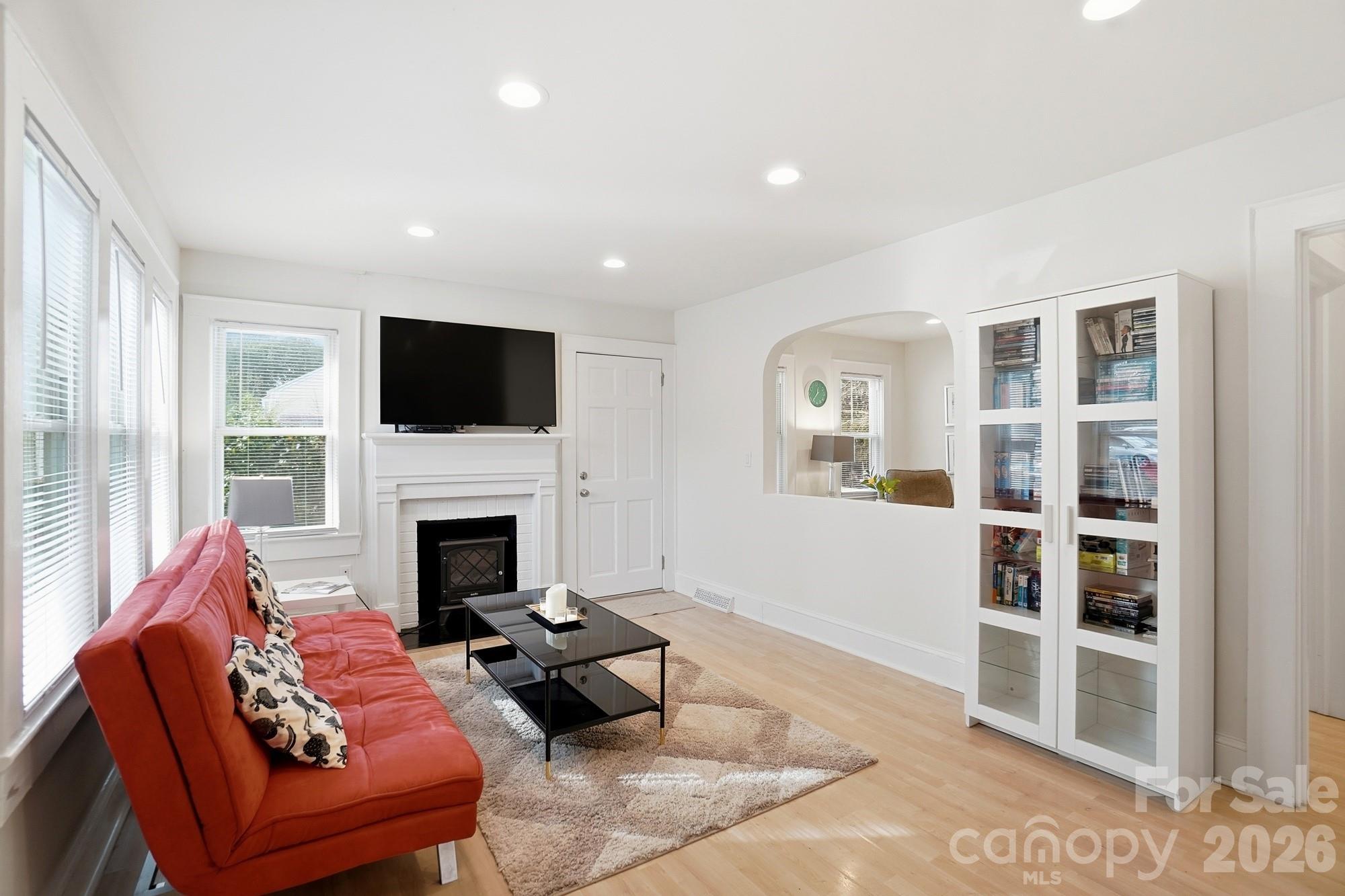 406 N Thompson Street Property Photo 5