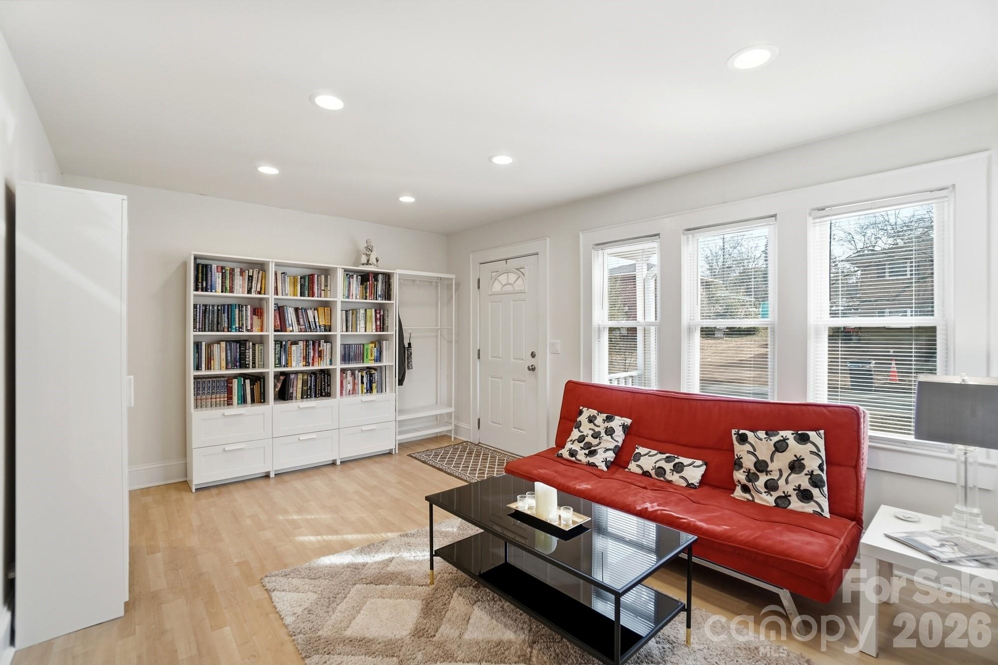 406 N Thompson Street Property Photo 6
