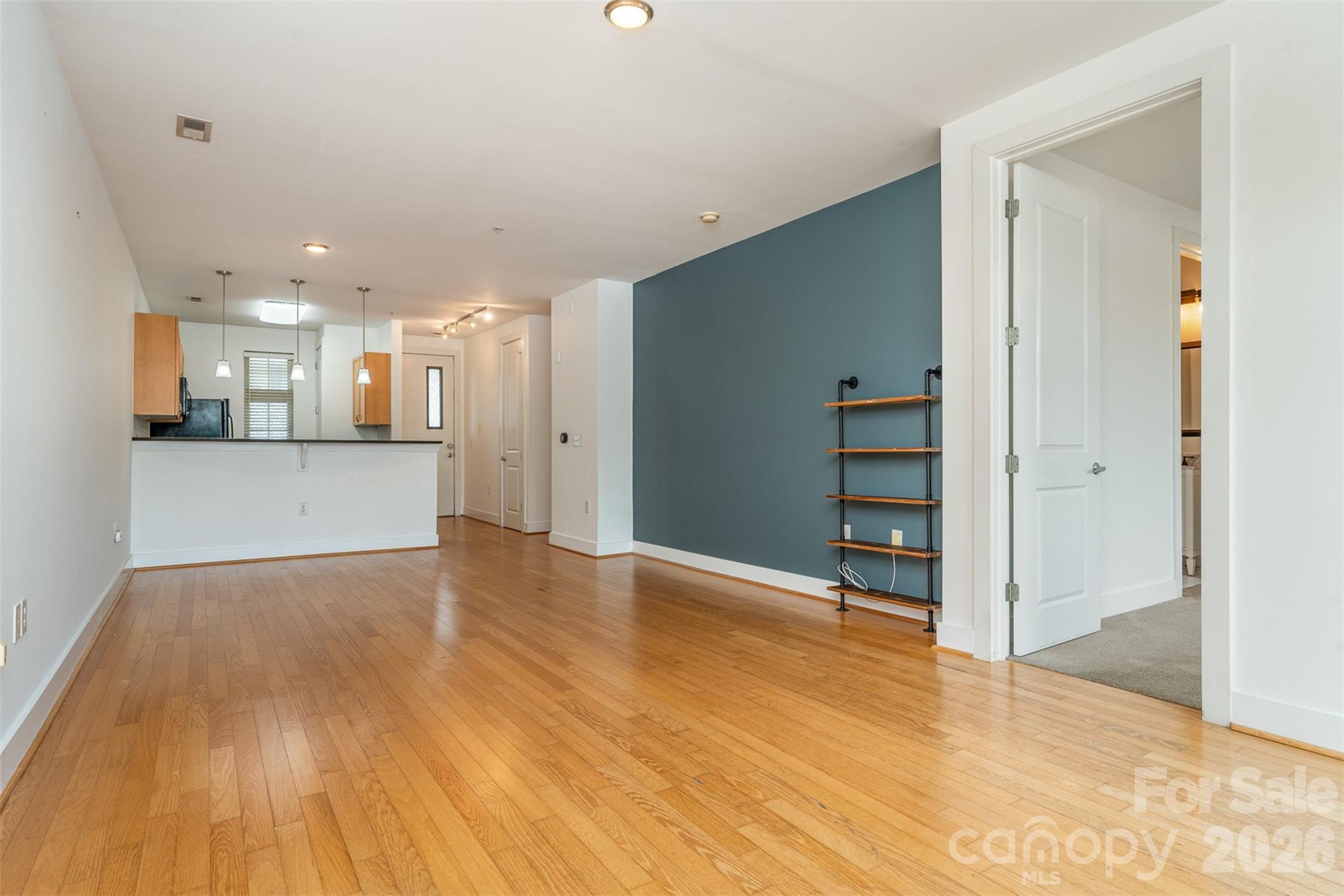1101 W 1st Street 307 Property Photo 7