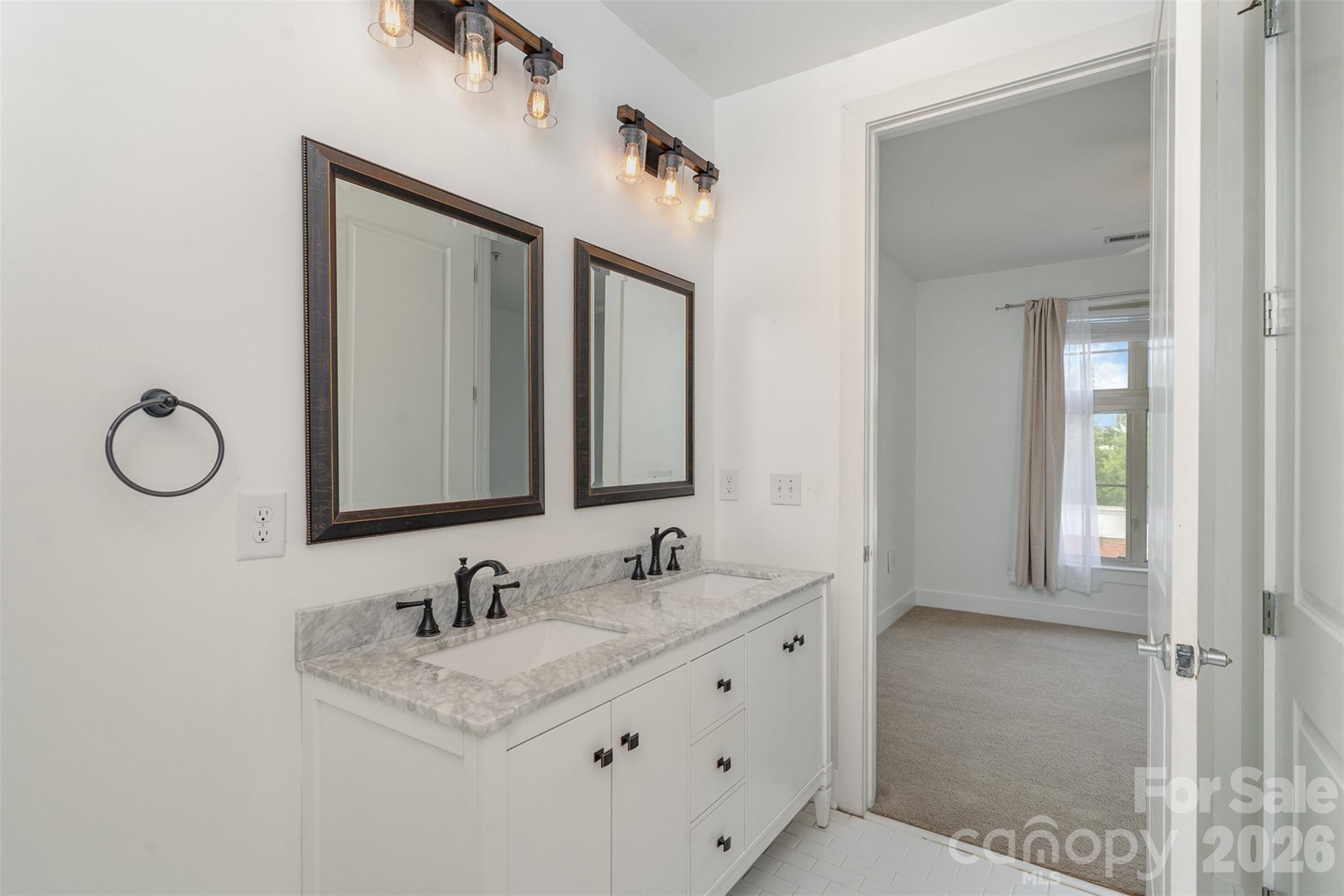 1101 W 1st Street 307 Property Photo 18