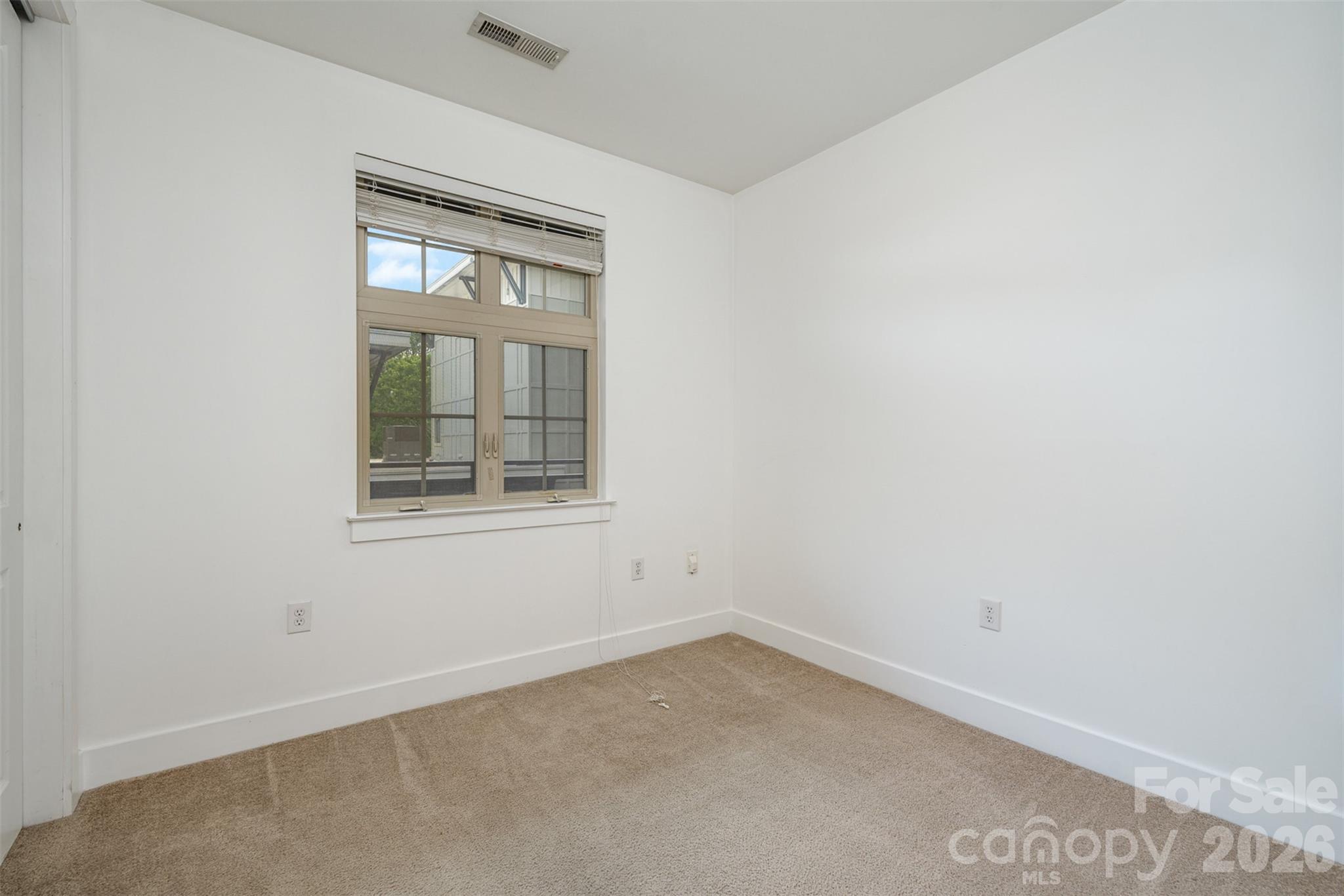 1101 W 1st Street 307 Property Photo 20