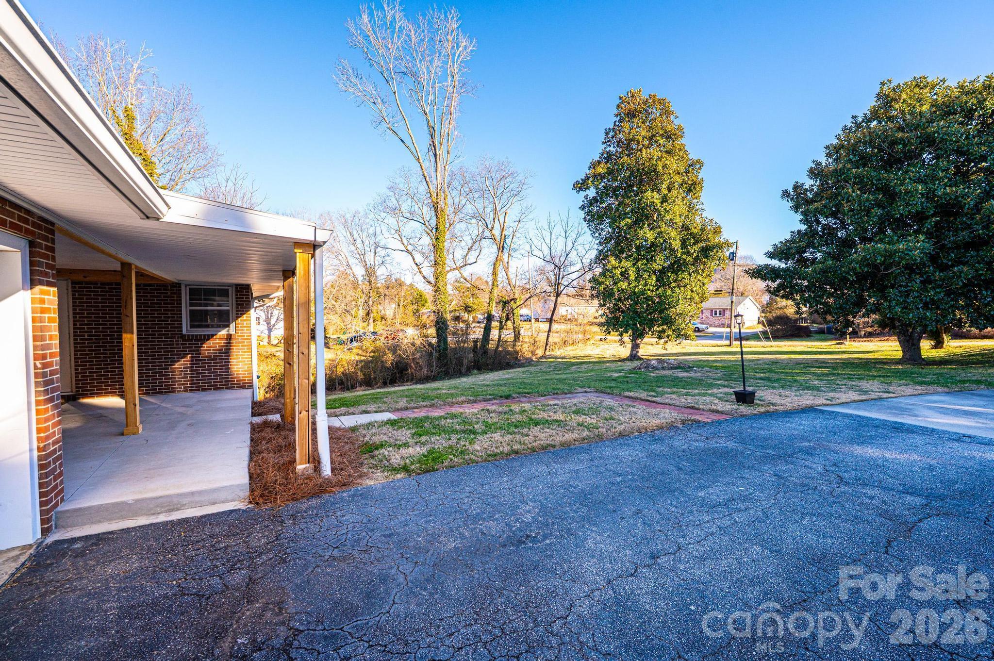 620 Diamondhead Drive Property Photo 4