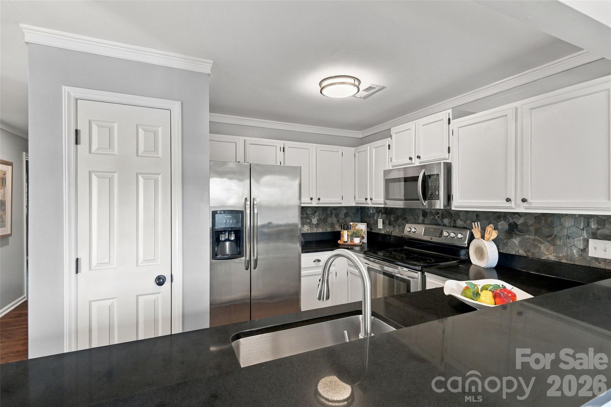 762 Marsh Road 7 Property Photo 17