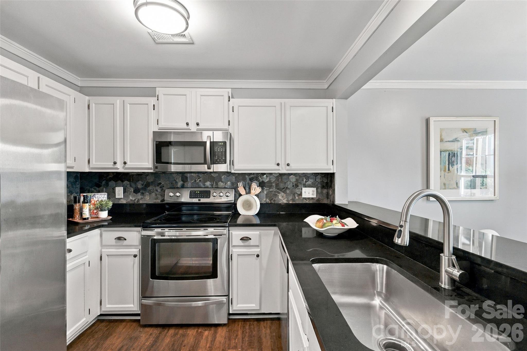 762 Marsh Road 7 Property Photo 18
