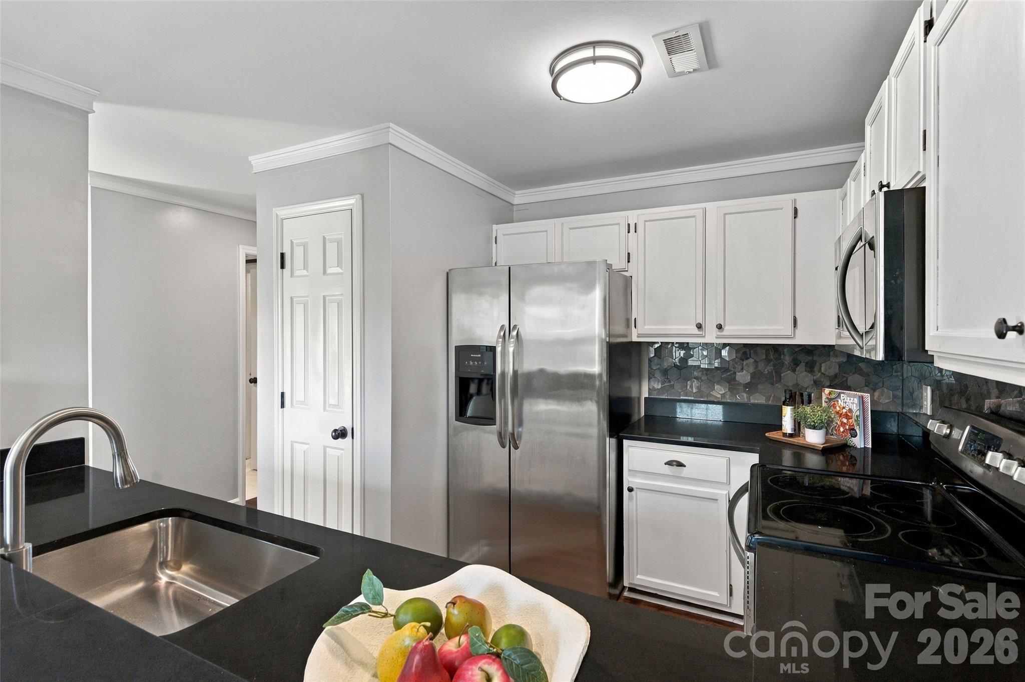 762 Marsh Road 7 Property Photo 19