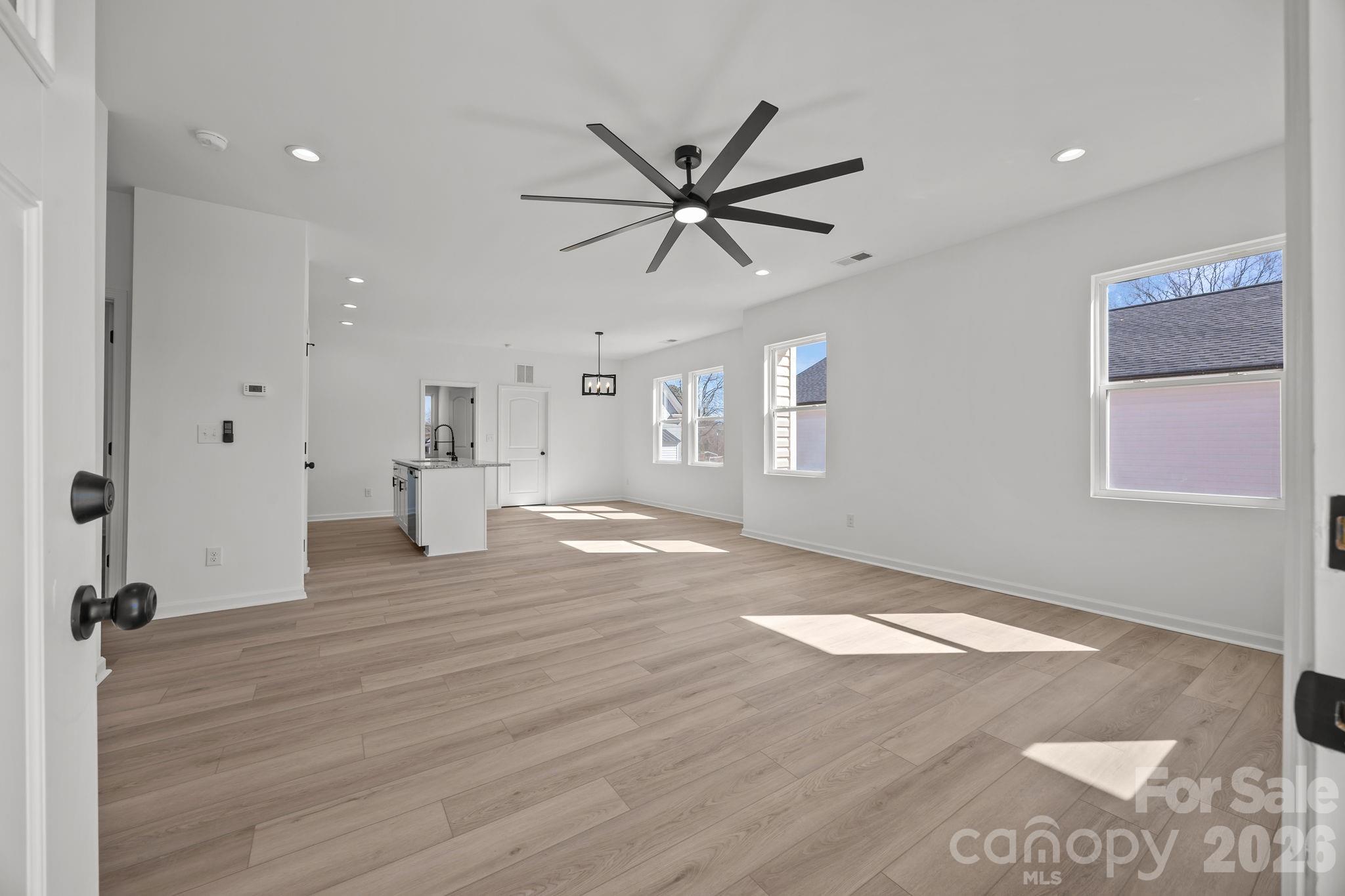 111 E Earnhardt Street Property Photo 9