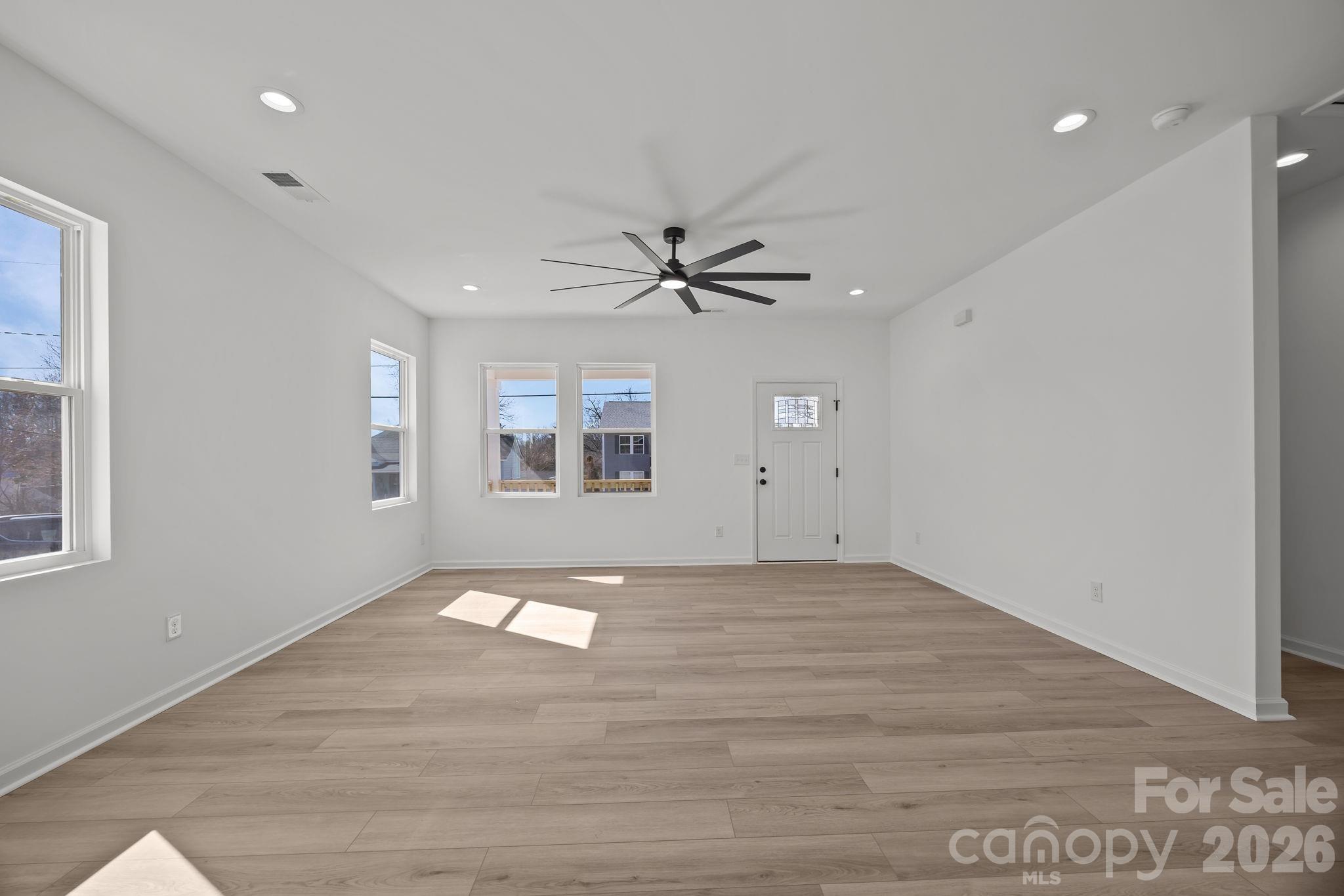 111 E Earnhardt Street Property Photo 12