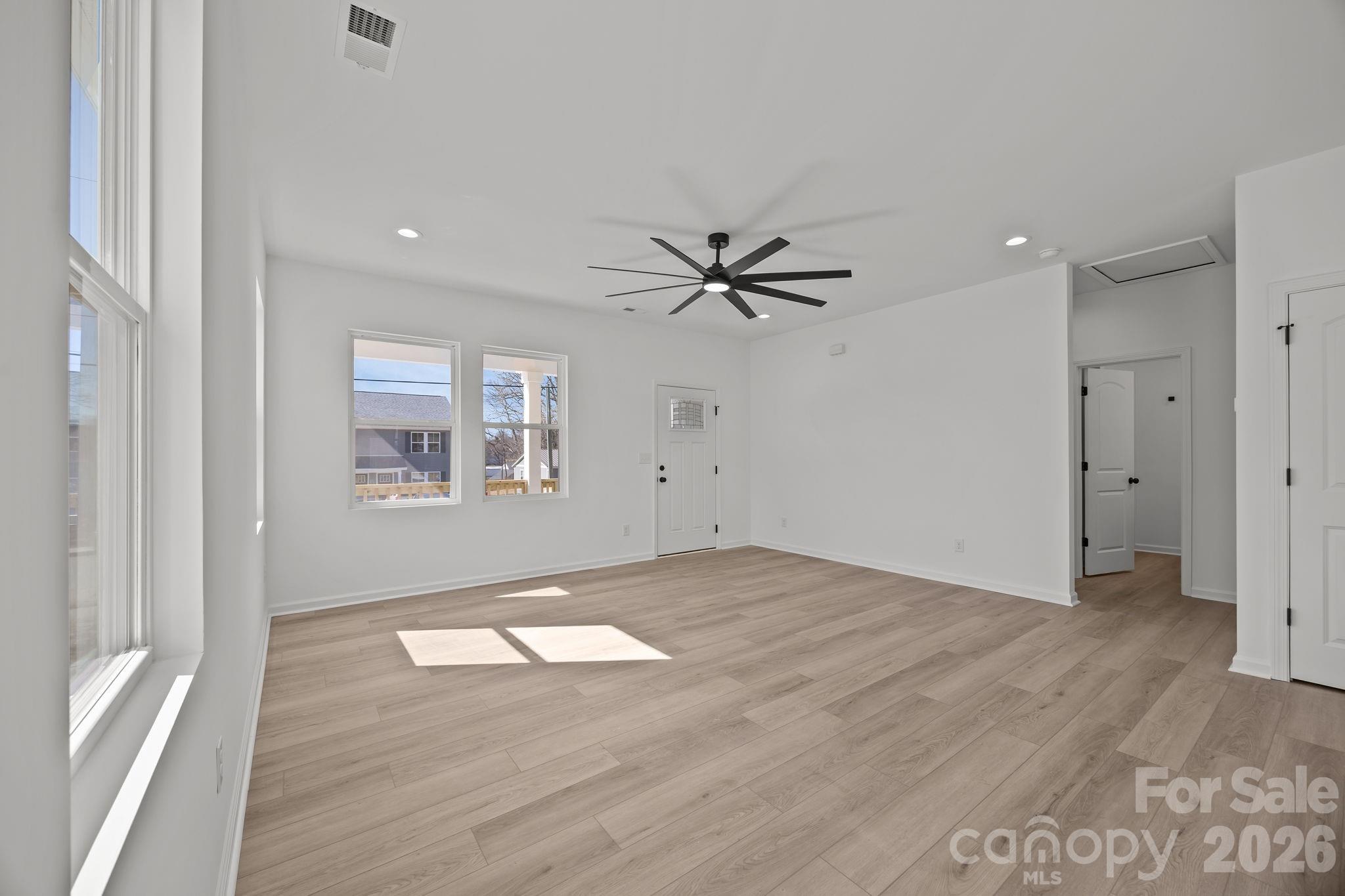 111 E Earnhardt Street Property Photo 13