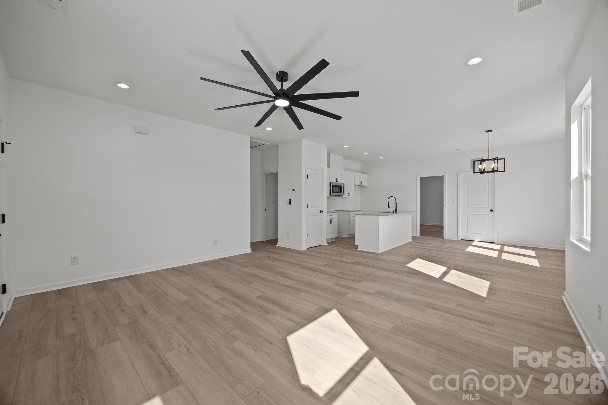 111 E Earnhardt Street Property Photo 14