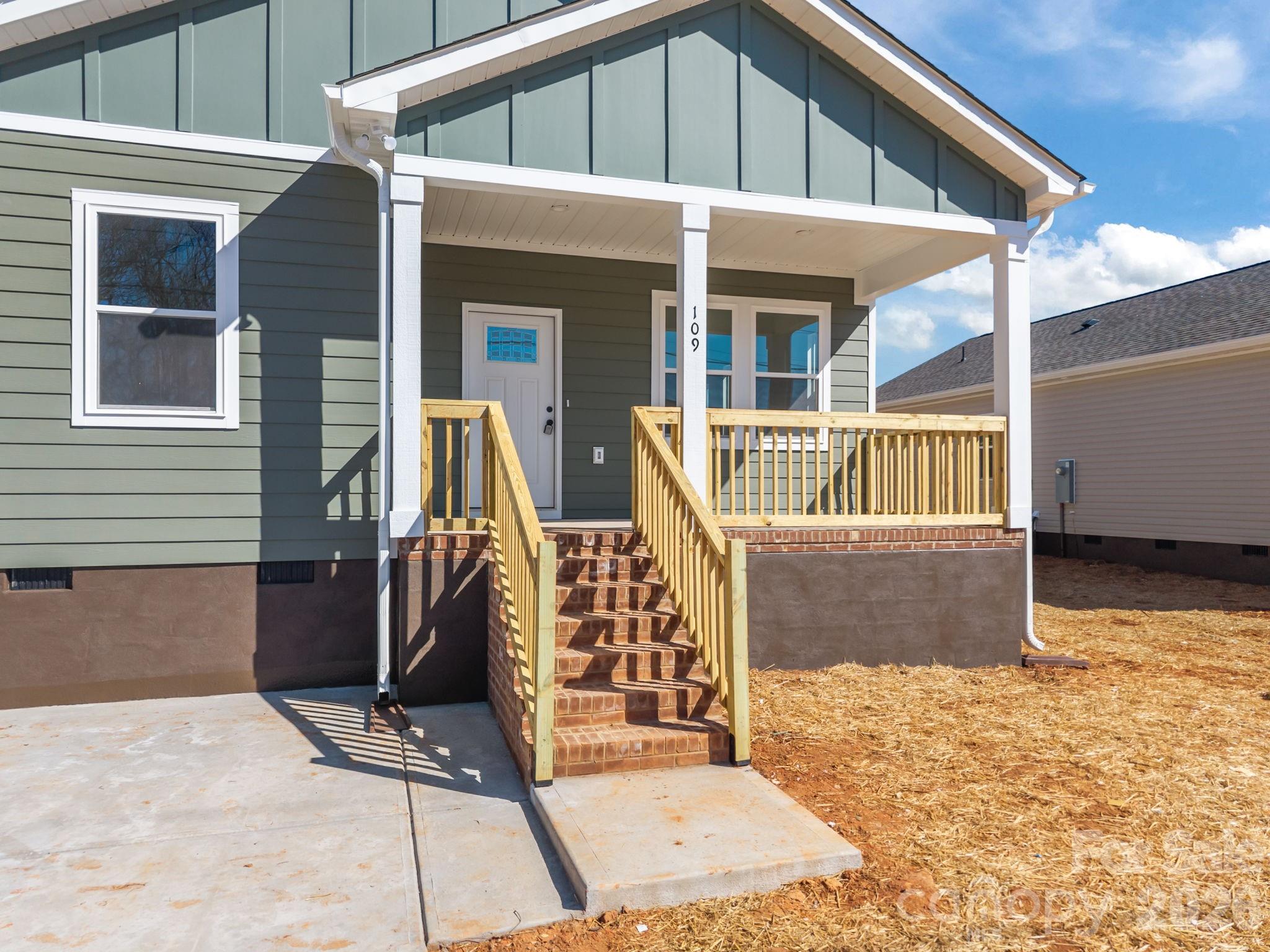 109 E Earnhardt Street Property Photo 4