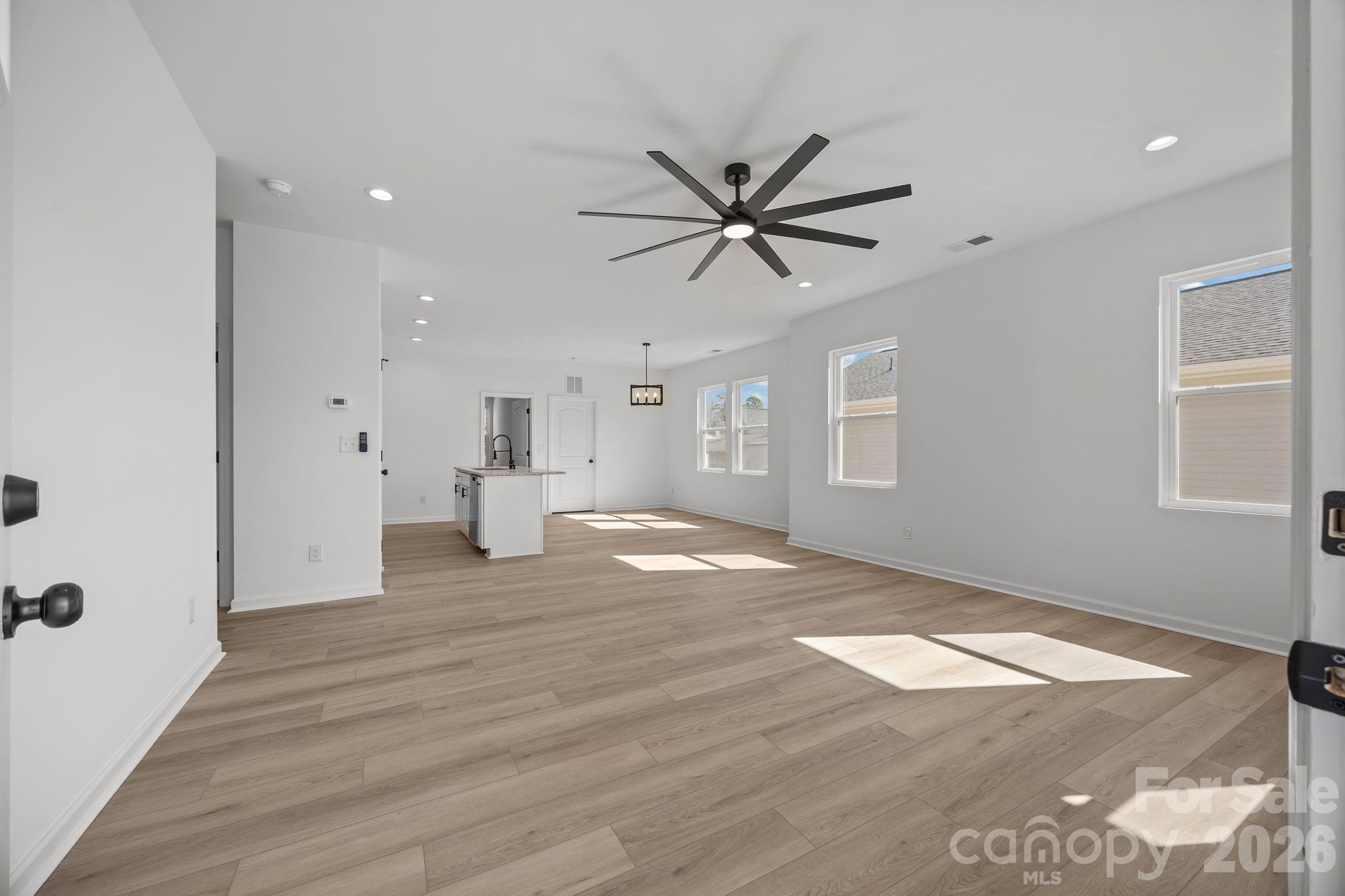 109 E Earnhardt Street Property Photo 7