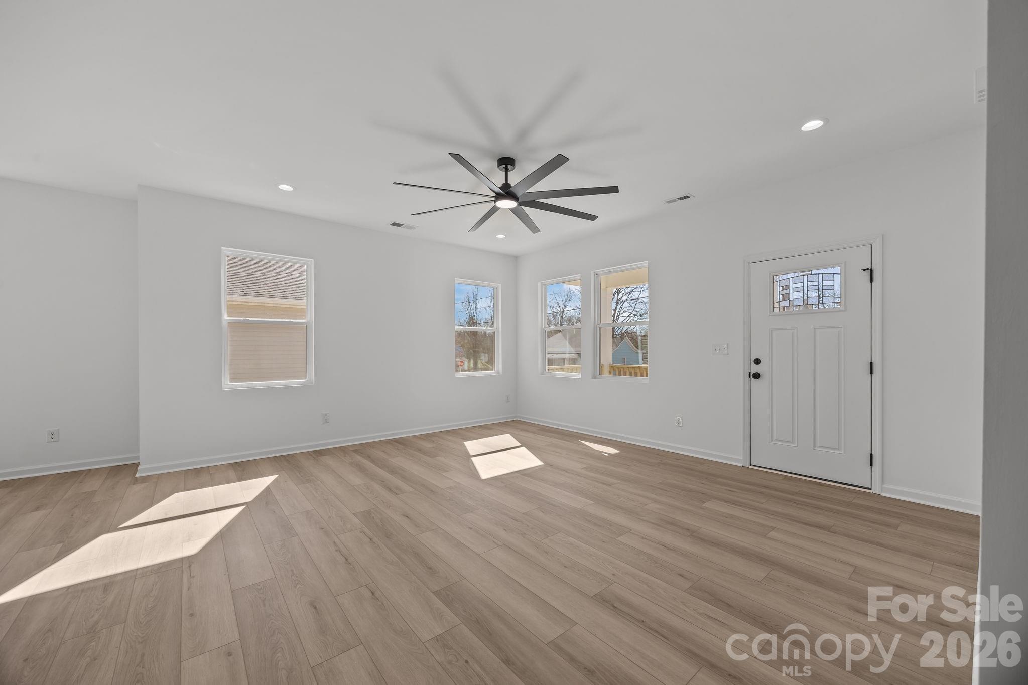 109 E Earnhardt Street Property Photo 8