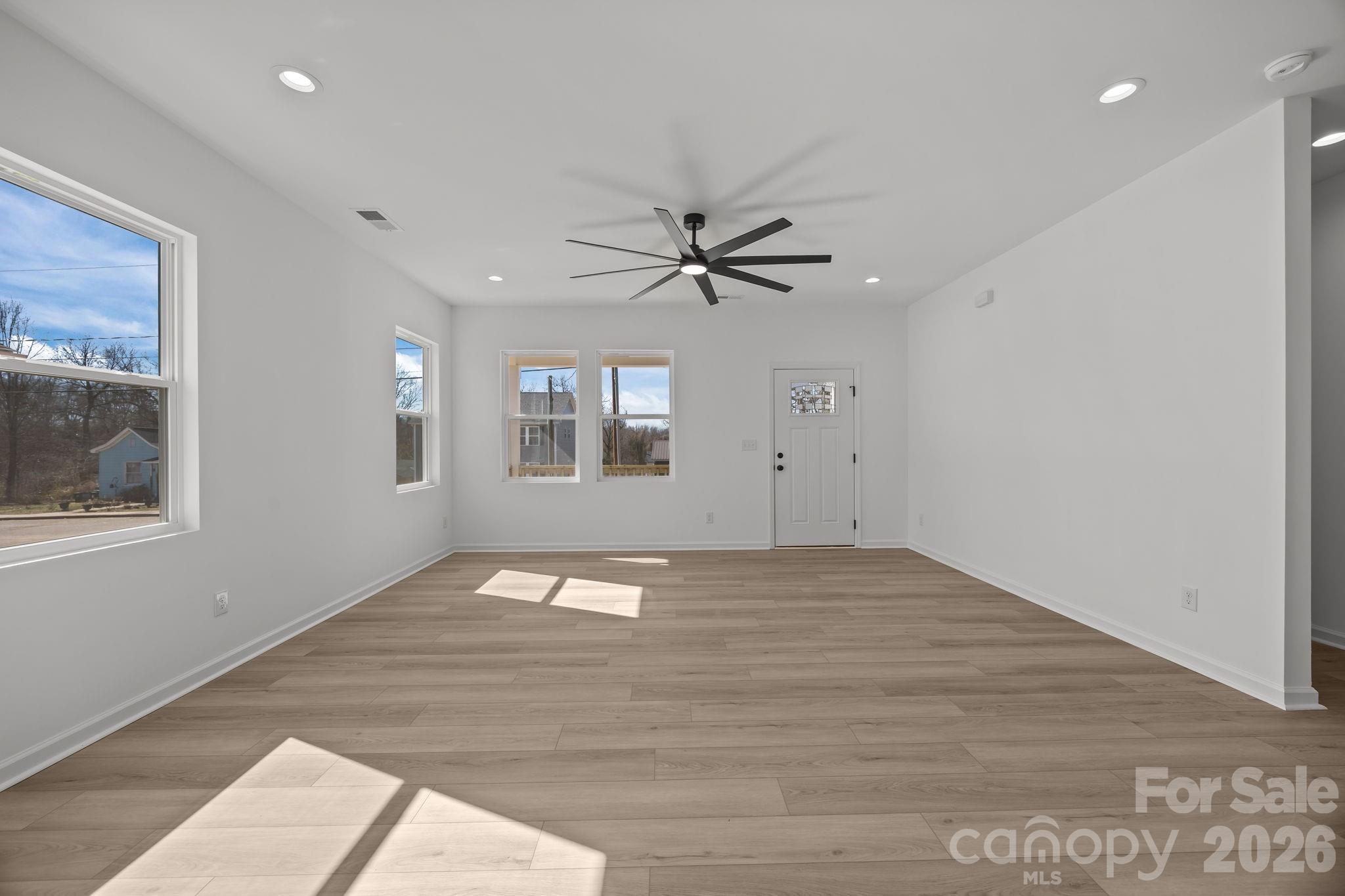 109 E Earnhardt Street Property Photo 9