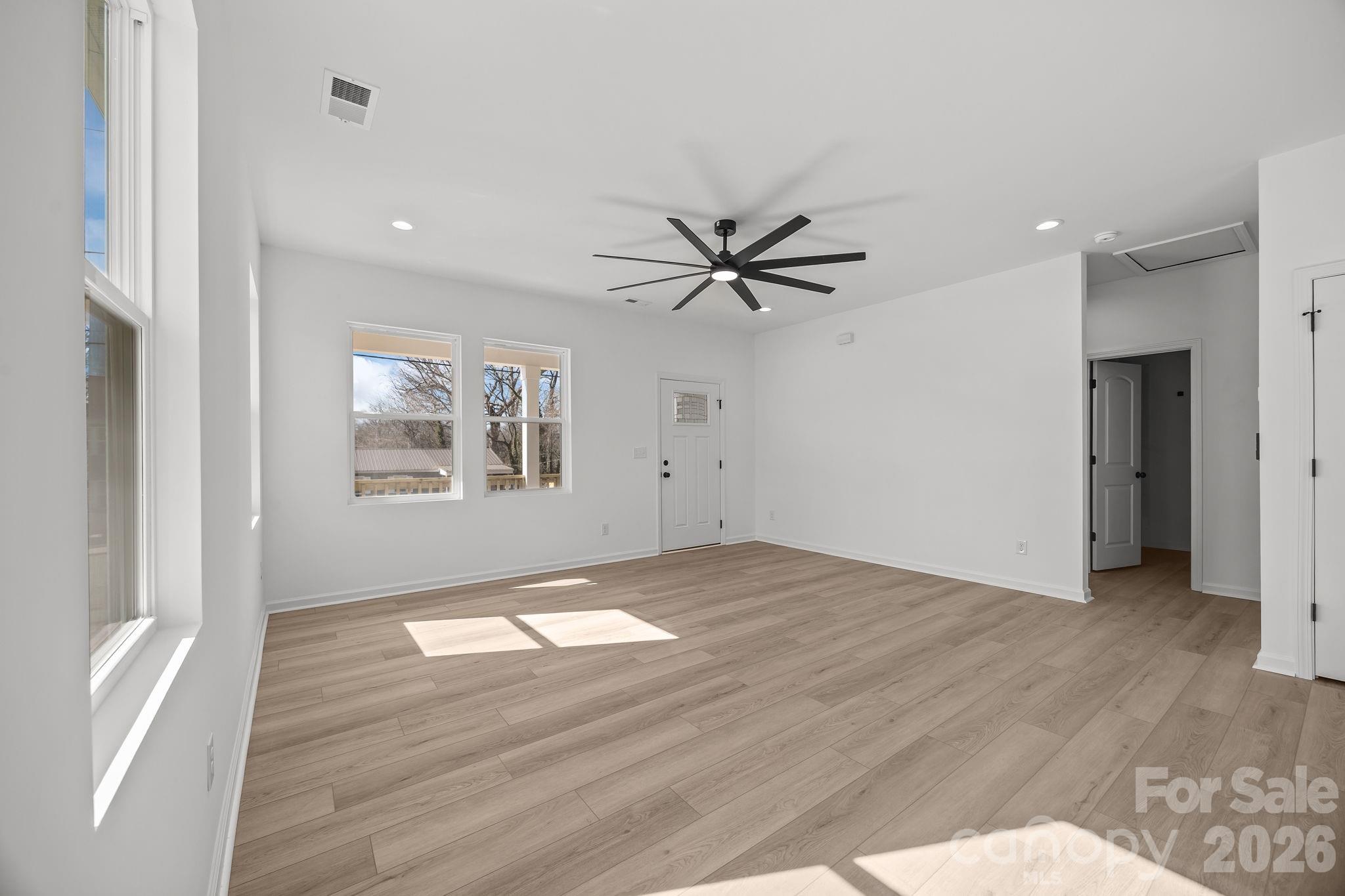 109 E Earnhardt Street Property Photo 10