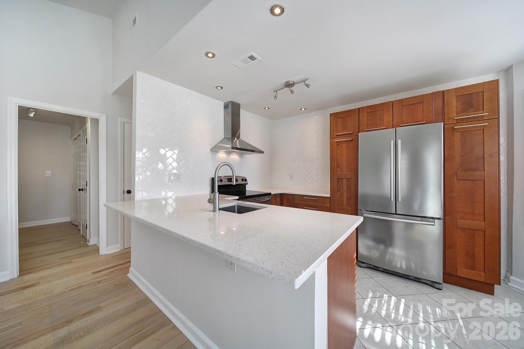 498 Glory Court Property Photo 1