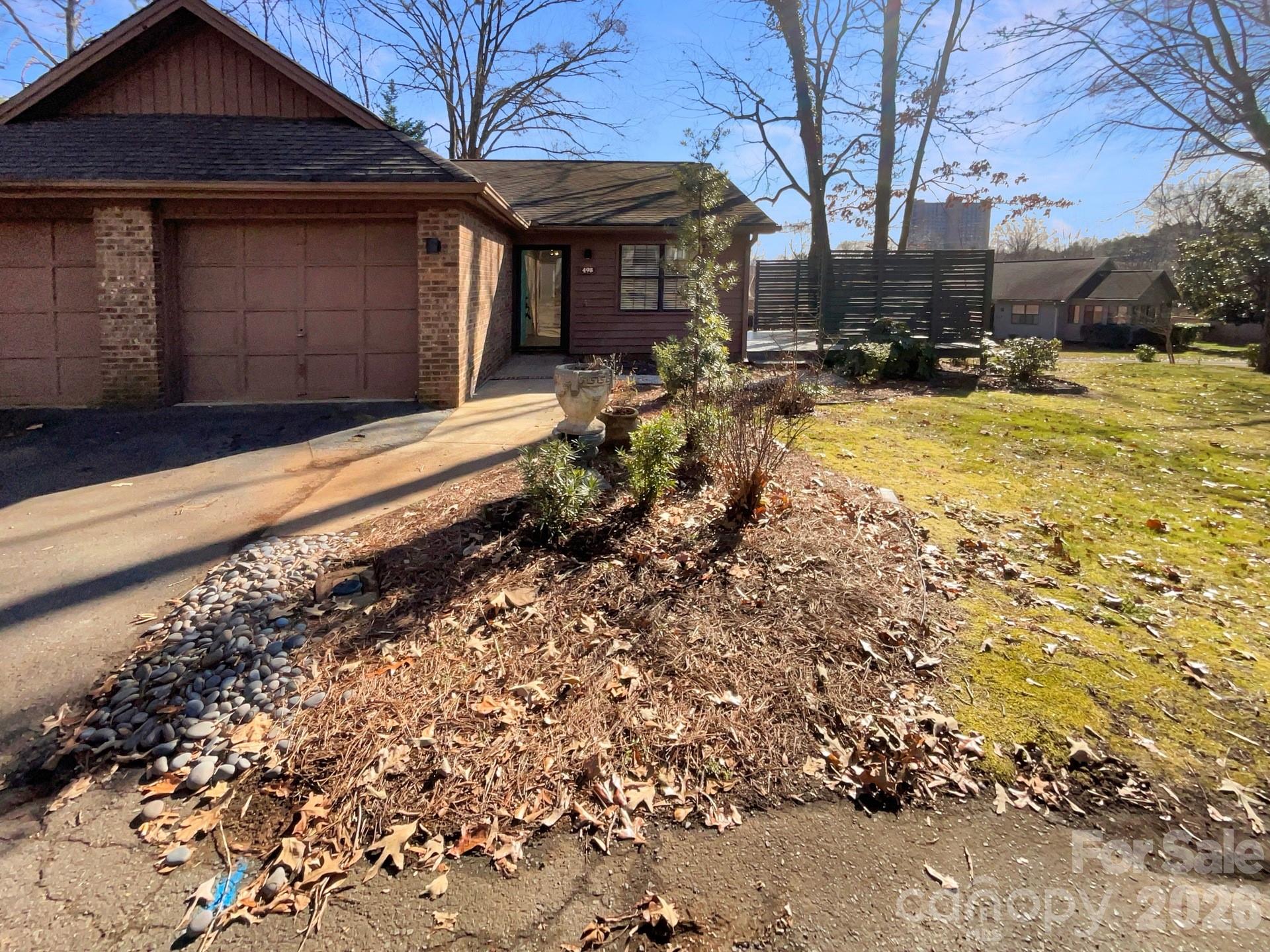 498 Glory Court Property Photo 2