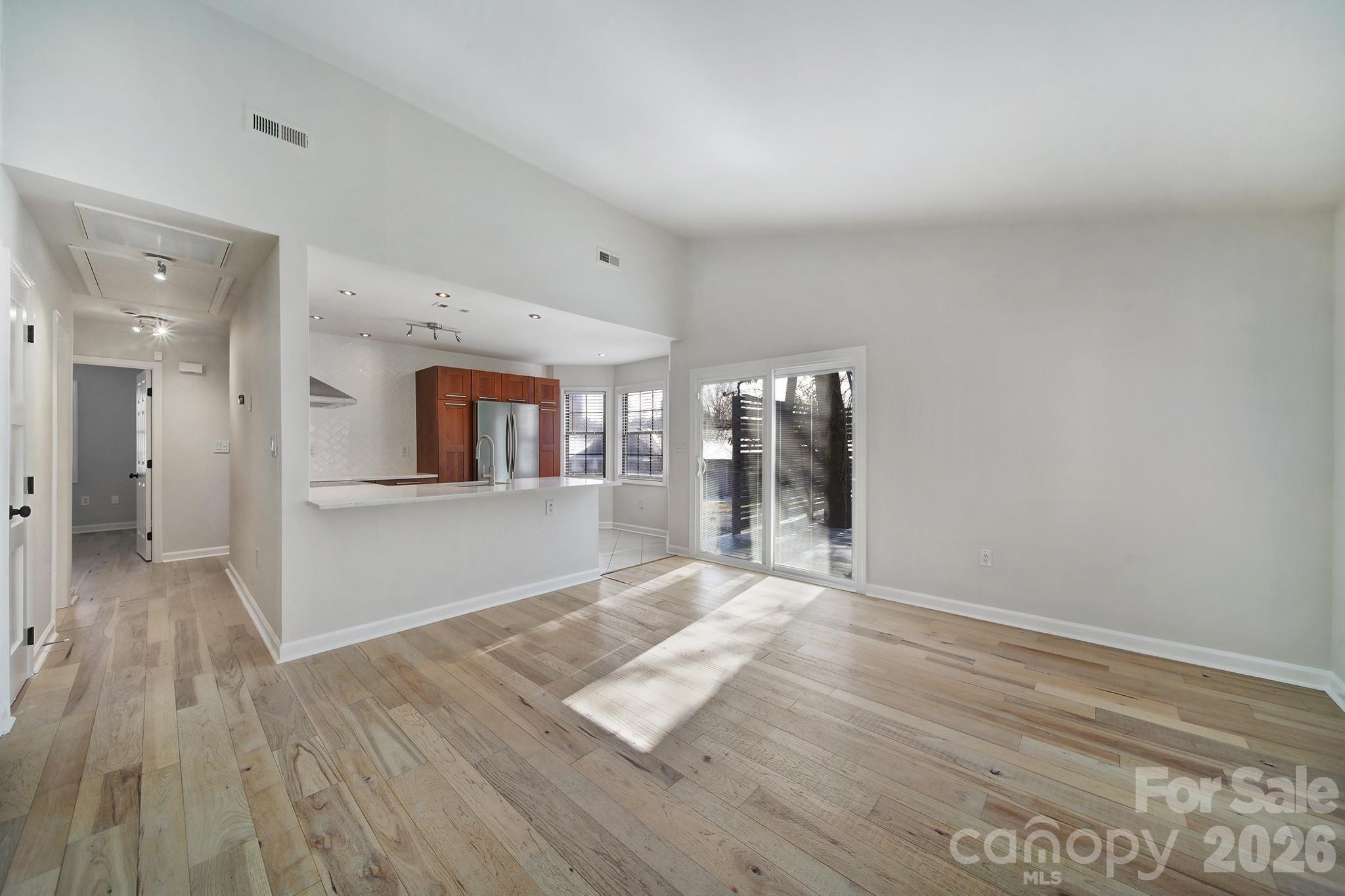 498 Glory Court Property Photo 3
