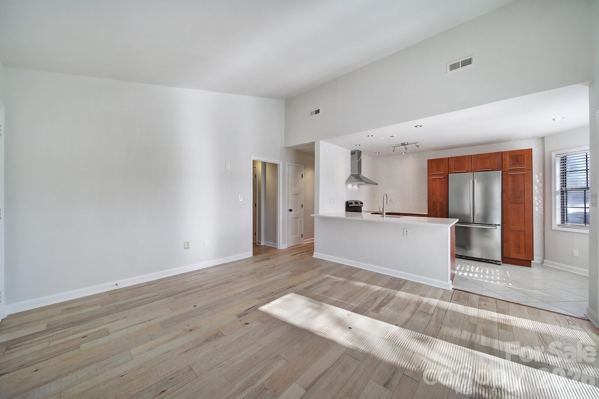 498 Glory Court Property Photo 6