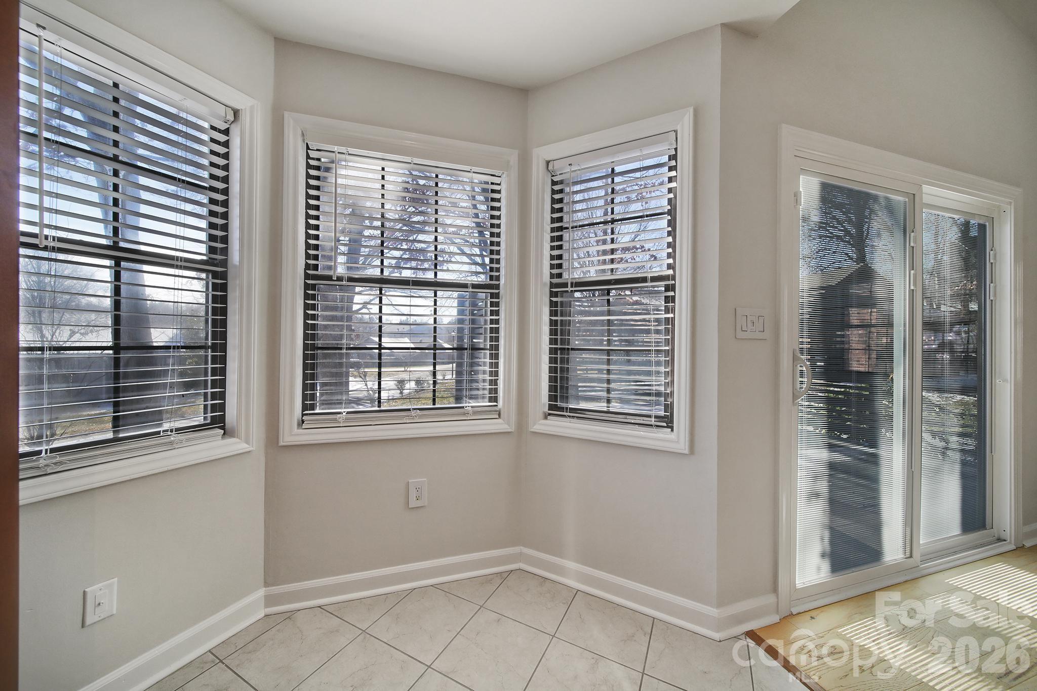 498 Glory Court Property Photo 8