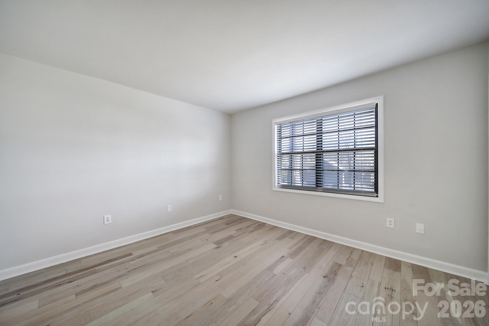498 Glory Court Property Photo 10