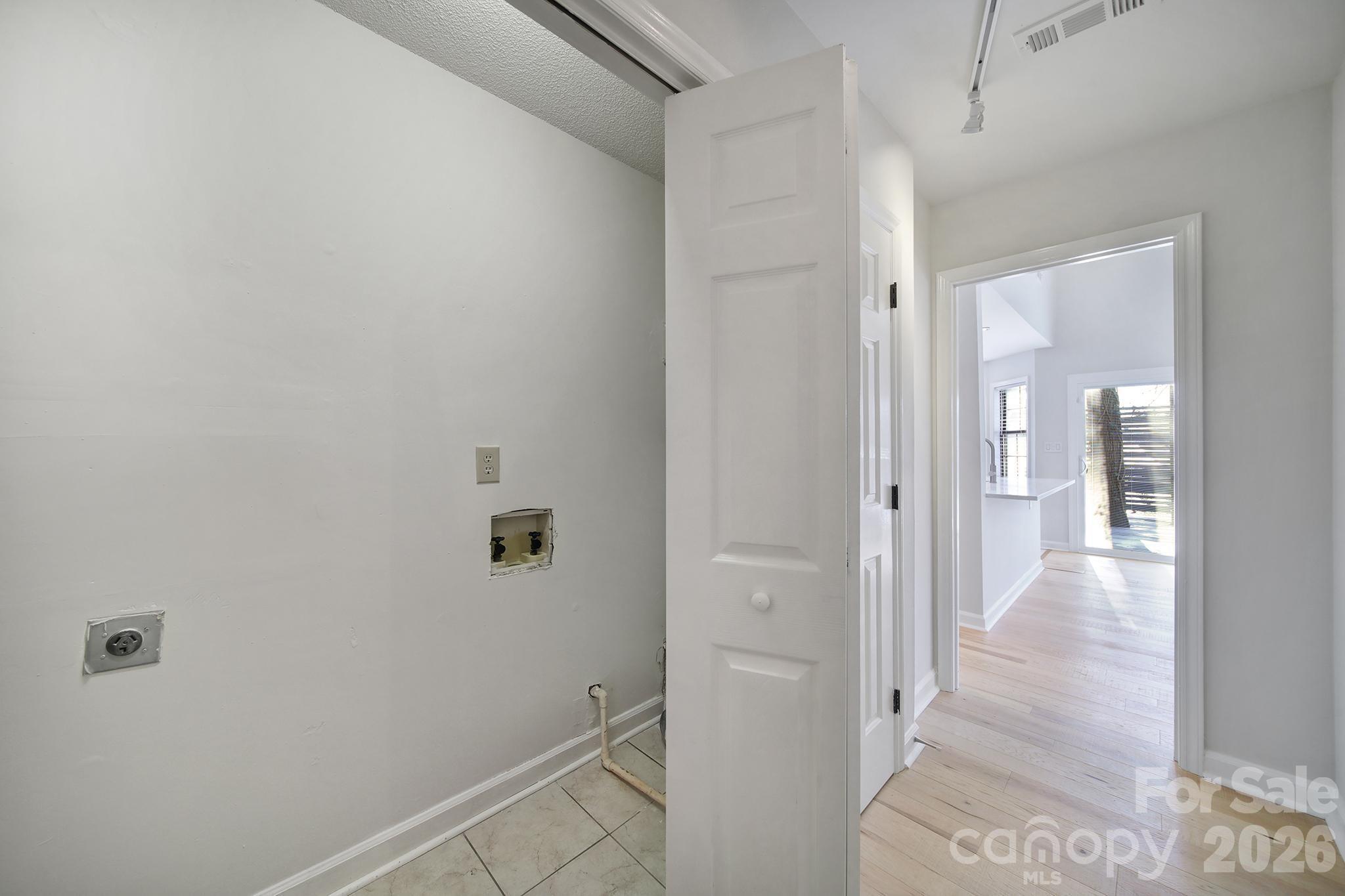 498 Glory Court Property Photo 16
