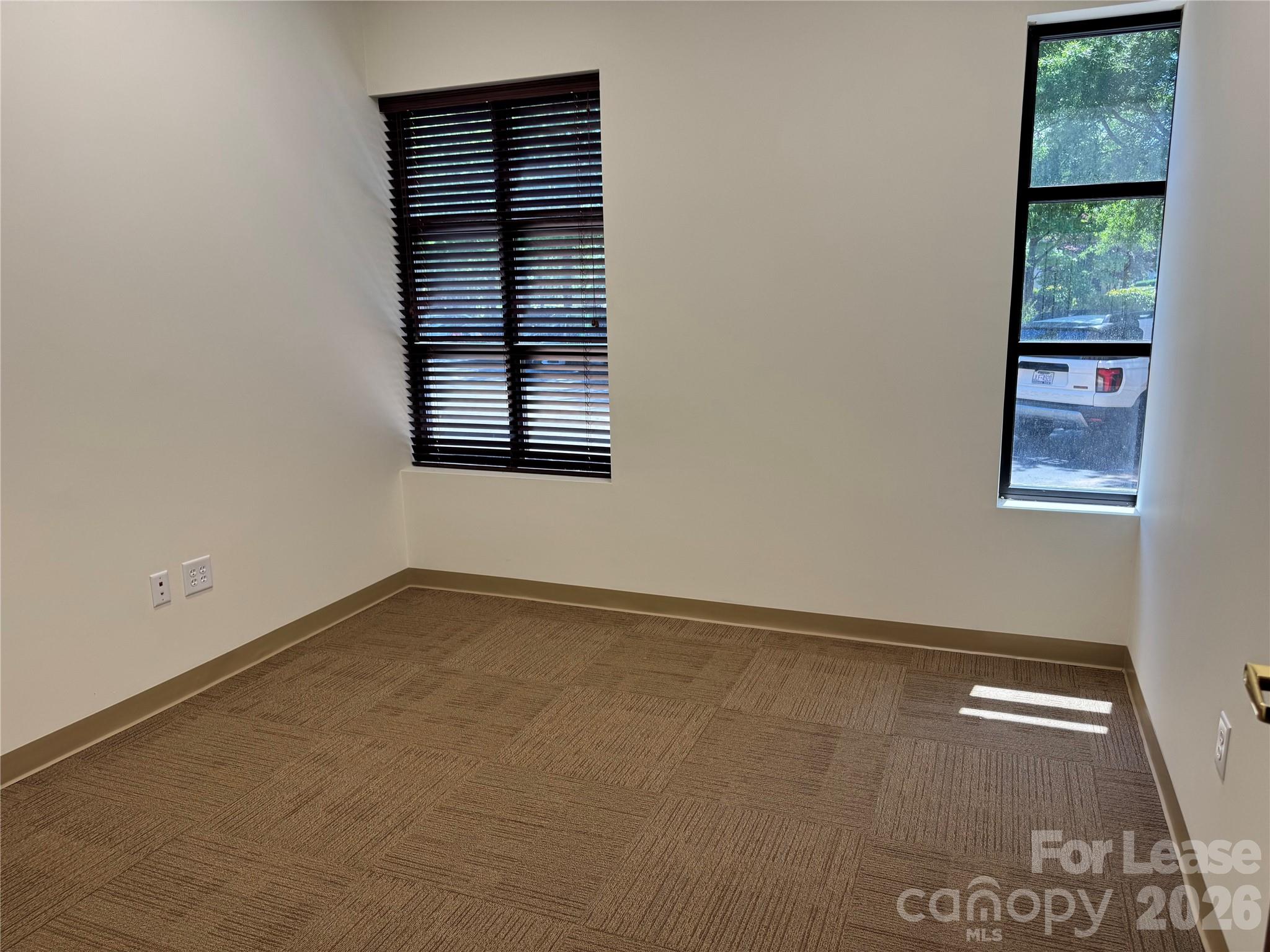 19520 W Catawba Avenue Property Photo 8