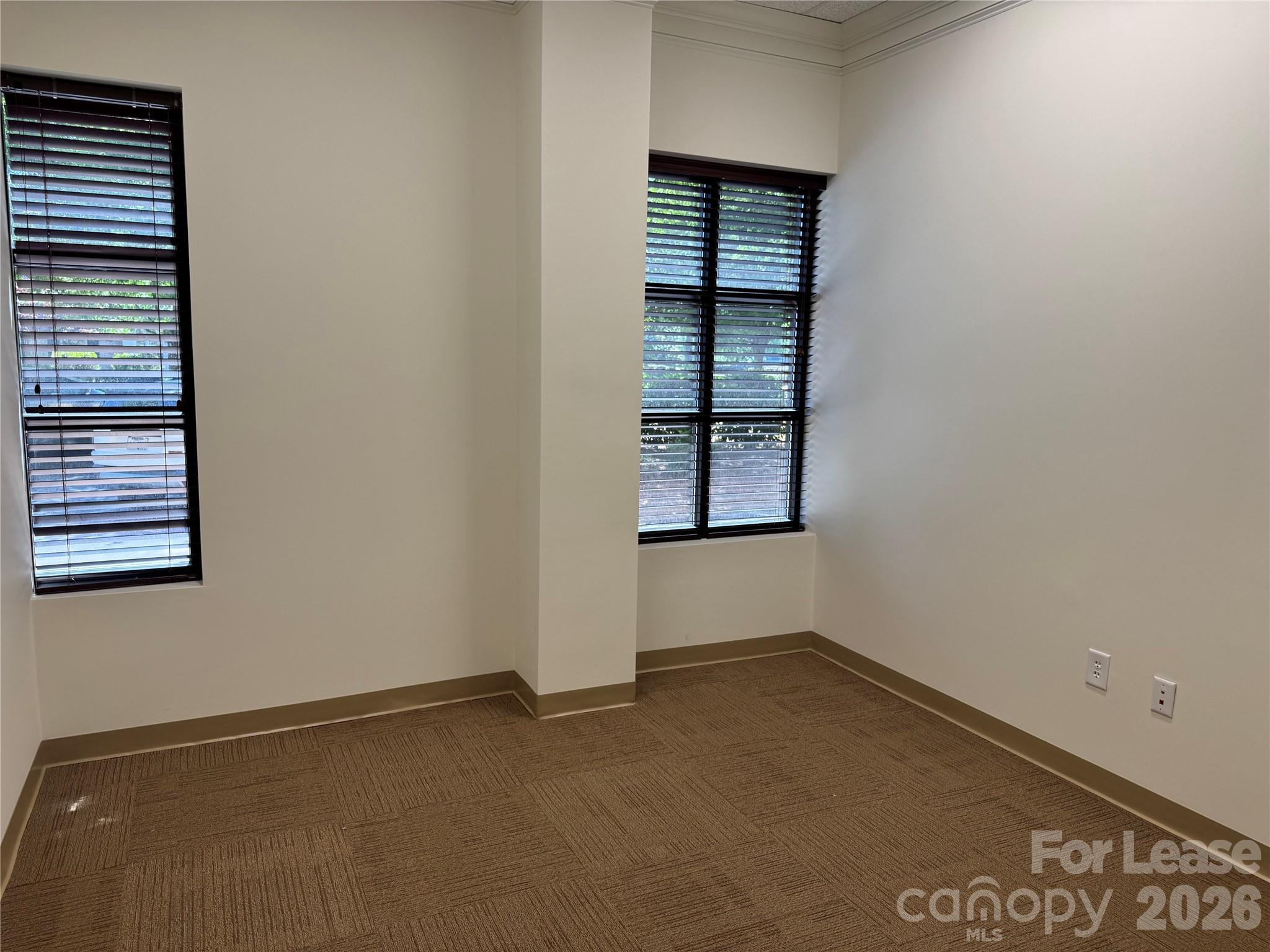 19520 W Catawba Avenue Property Photo 9