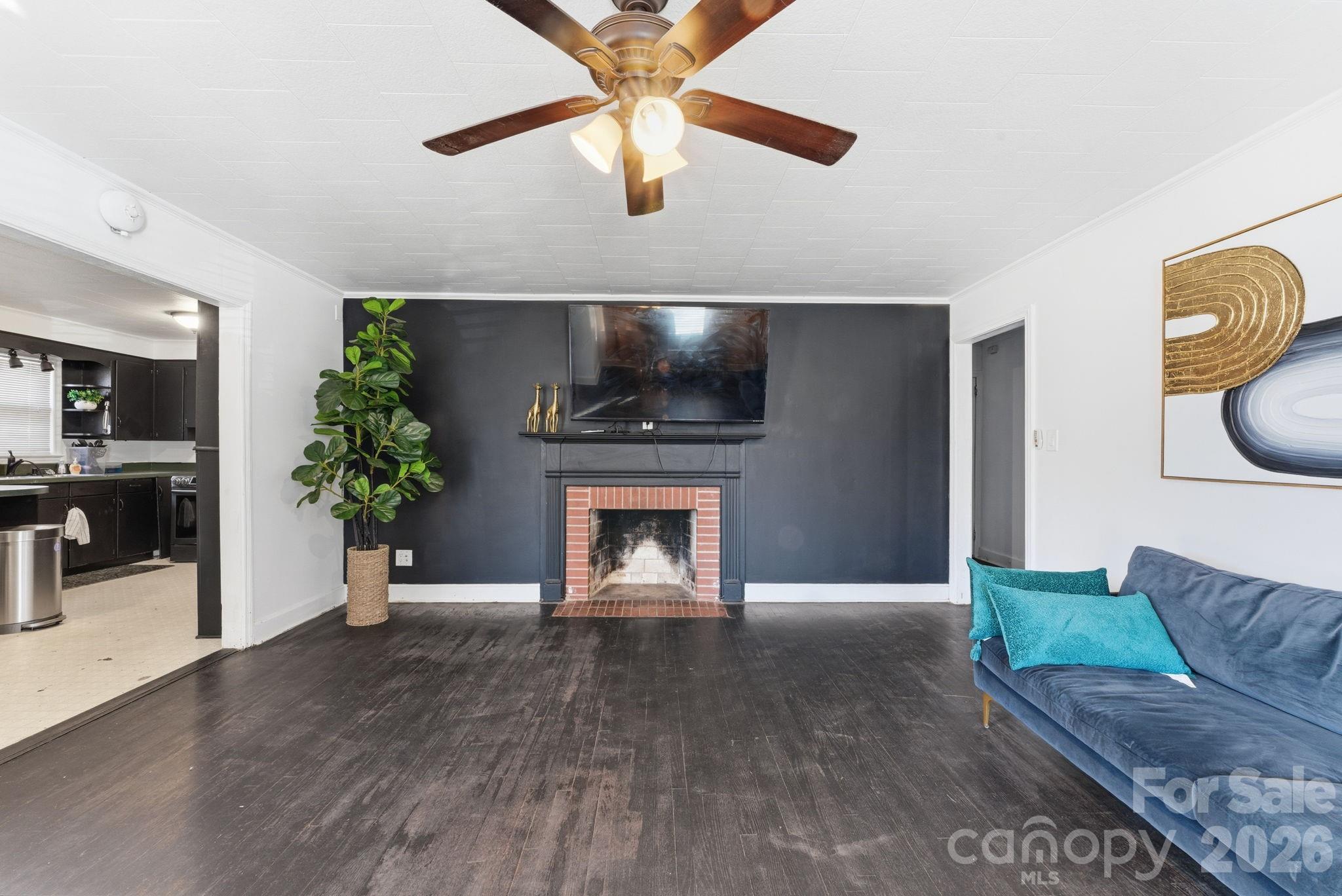 802 Chesterfield Avenue Property Photo 3