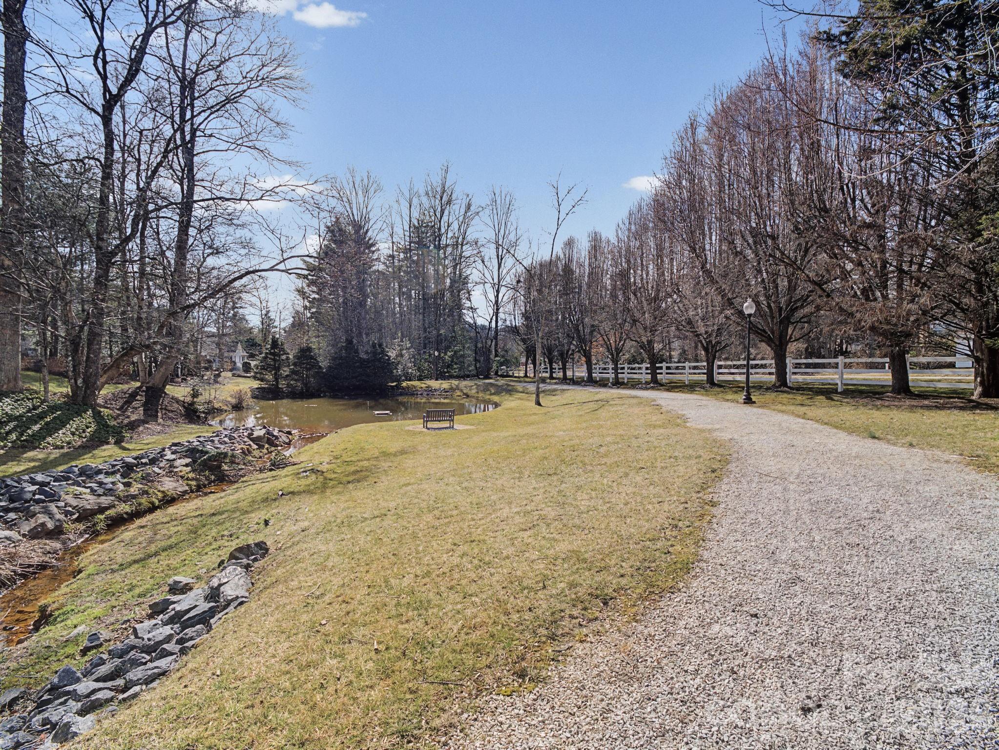 220 Jonathan Creek Drive Property Photo 36