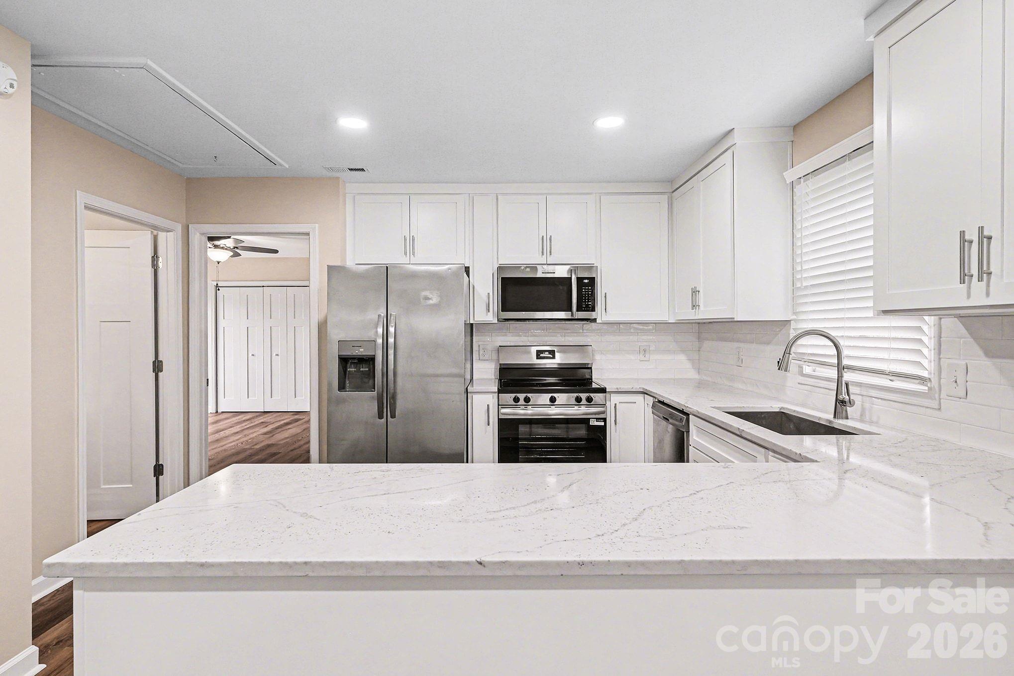 416 N Pine Street Property Photo 18